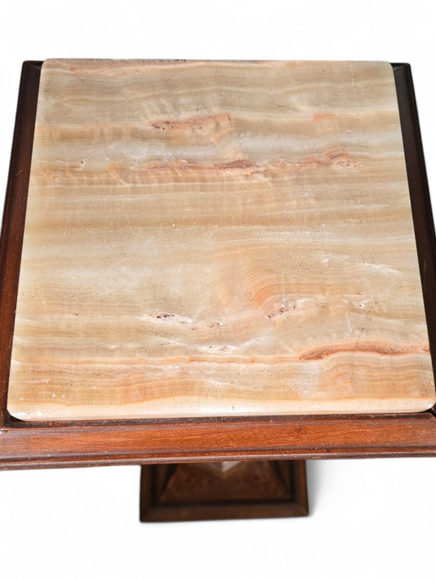 Elegant 19th-Century Pedestal in Exotic Wood and Onyx For Sale 7