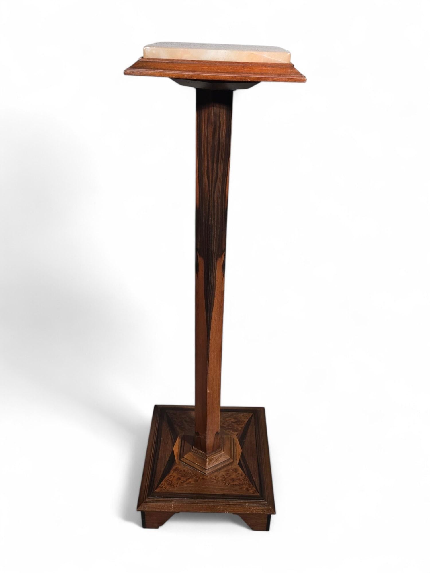 Early 20th Century Elegant 19th-Century Pedestal in Exotic Wood and Onyx For Sale