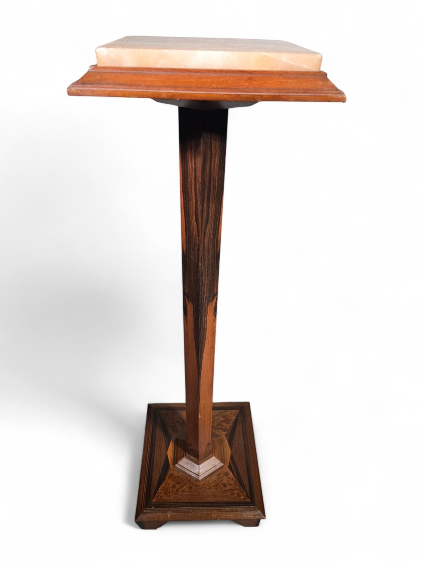 Elegant 19th-Century Pedestal in Exotic Wood and Onyx For Sale 4