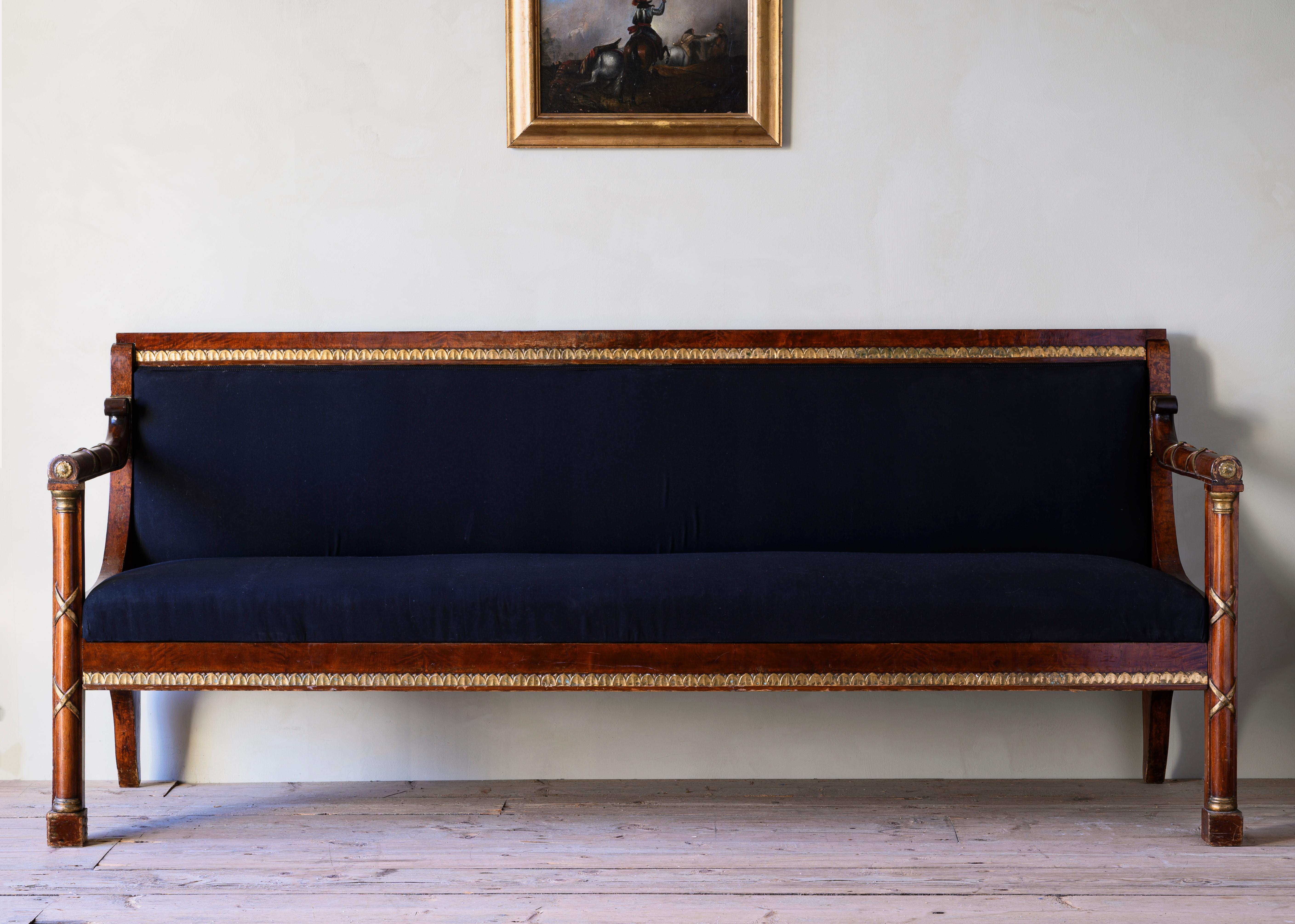 Elegant 19th Century Swedish Empire Sofa In Good Condition In Allerum, SE