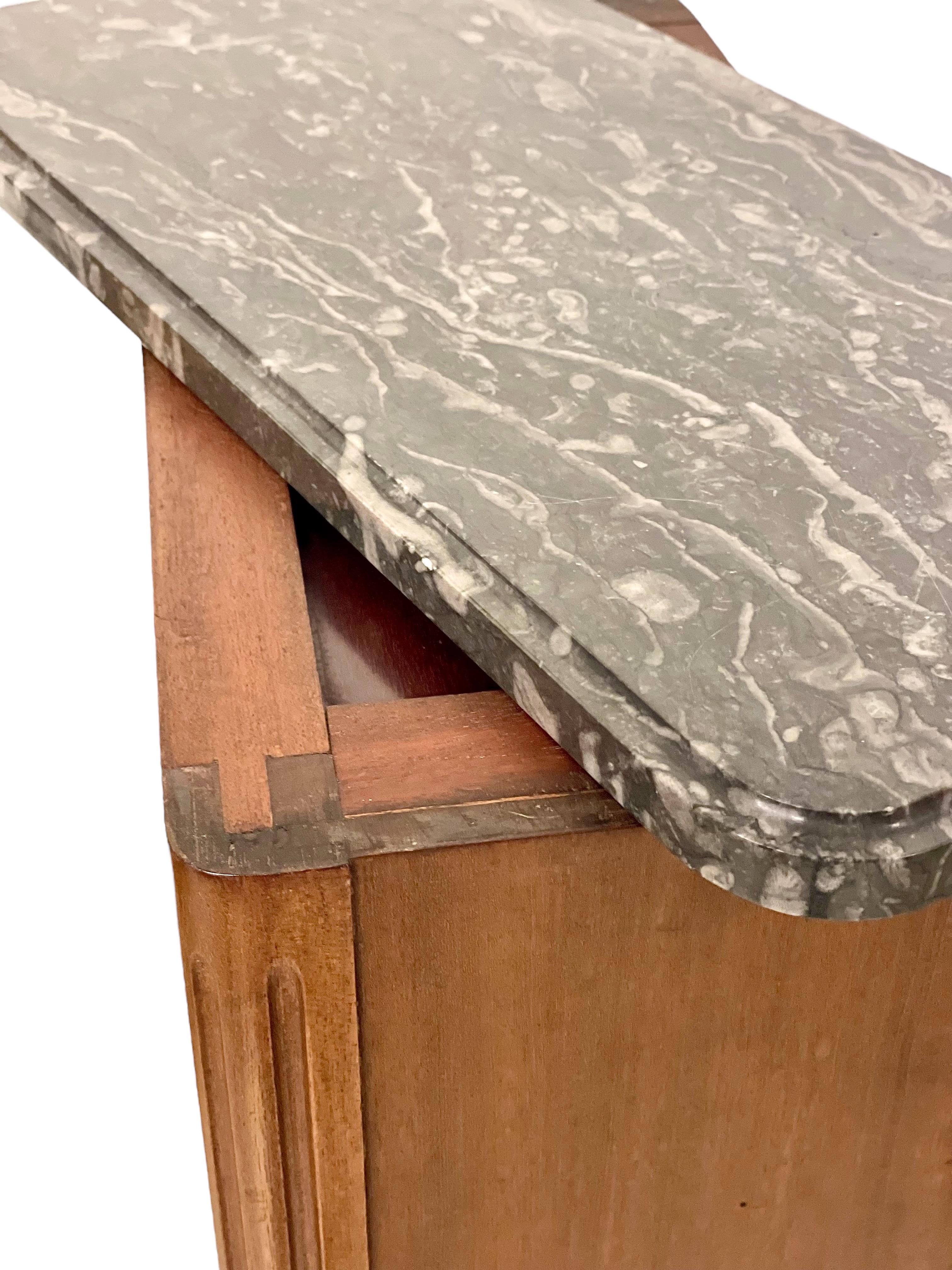 Bibus o libreria in noce del XIX secolo con piano in marmo in vendita 2