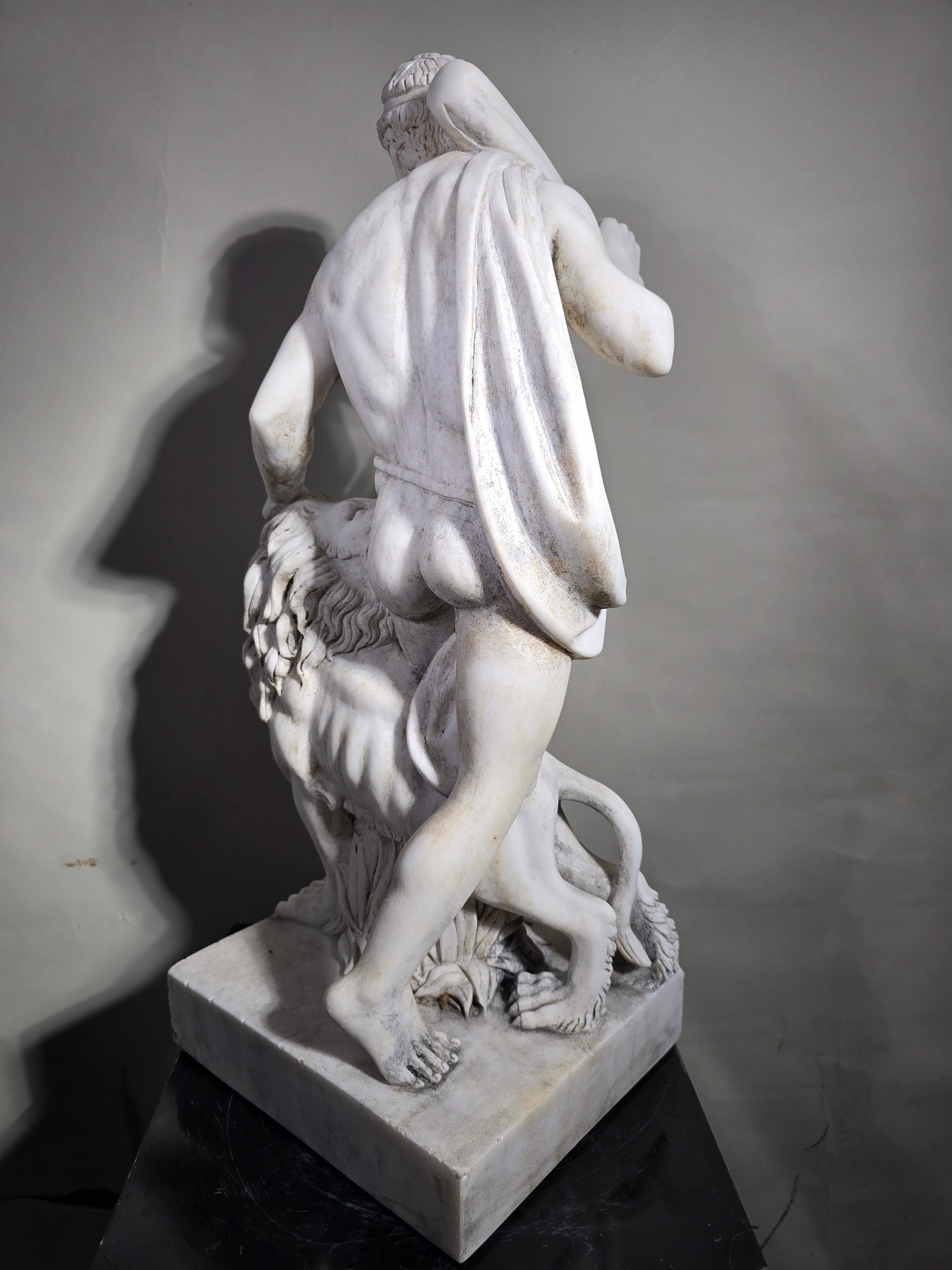 Elegant 19th Century White Carrara Marble Sculpture Depicting Hercules For Sale 8