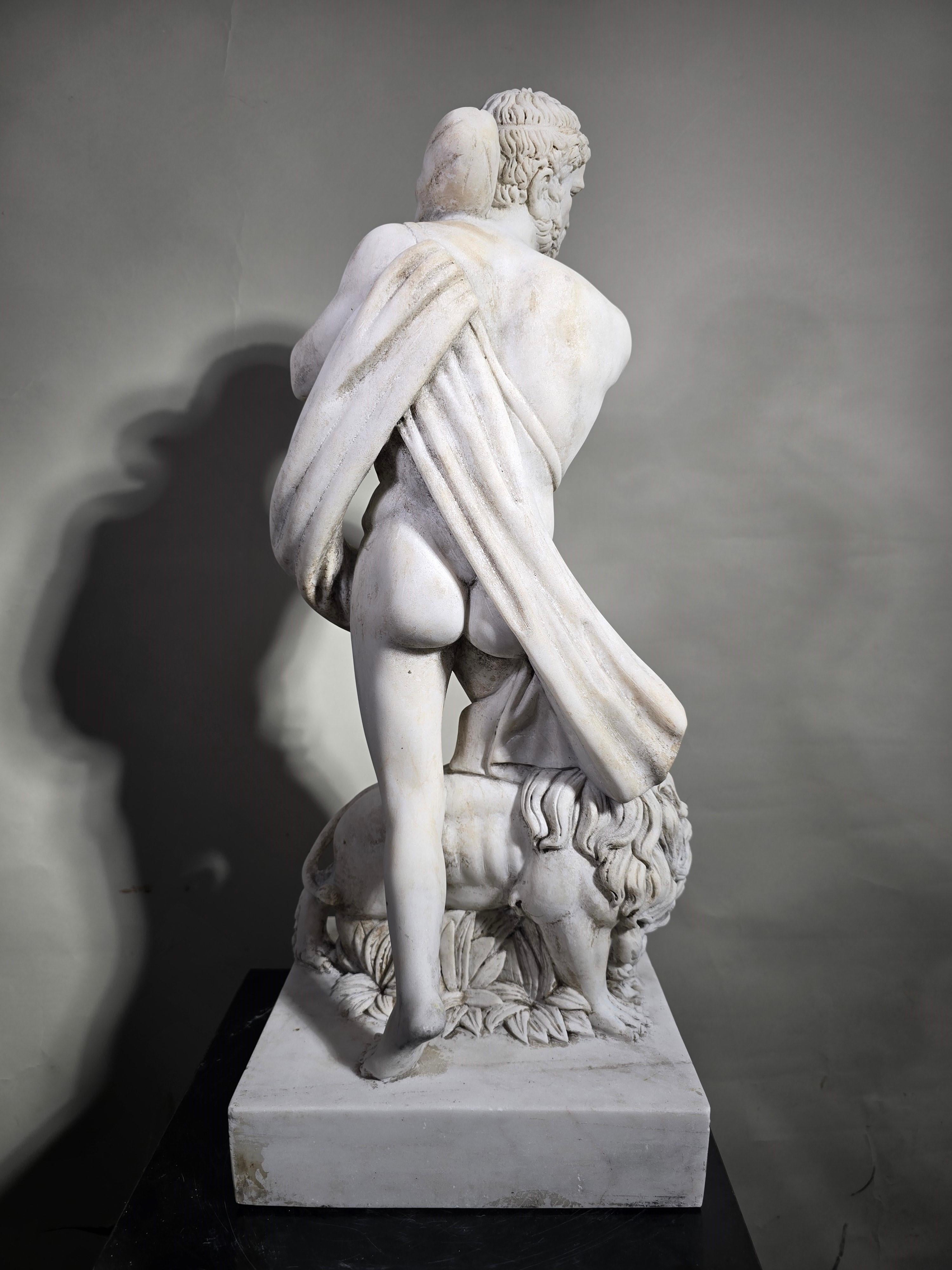 Elegant 19th Century White Carrara Marble Sculpture Depicting Hercules For Sale 10