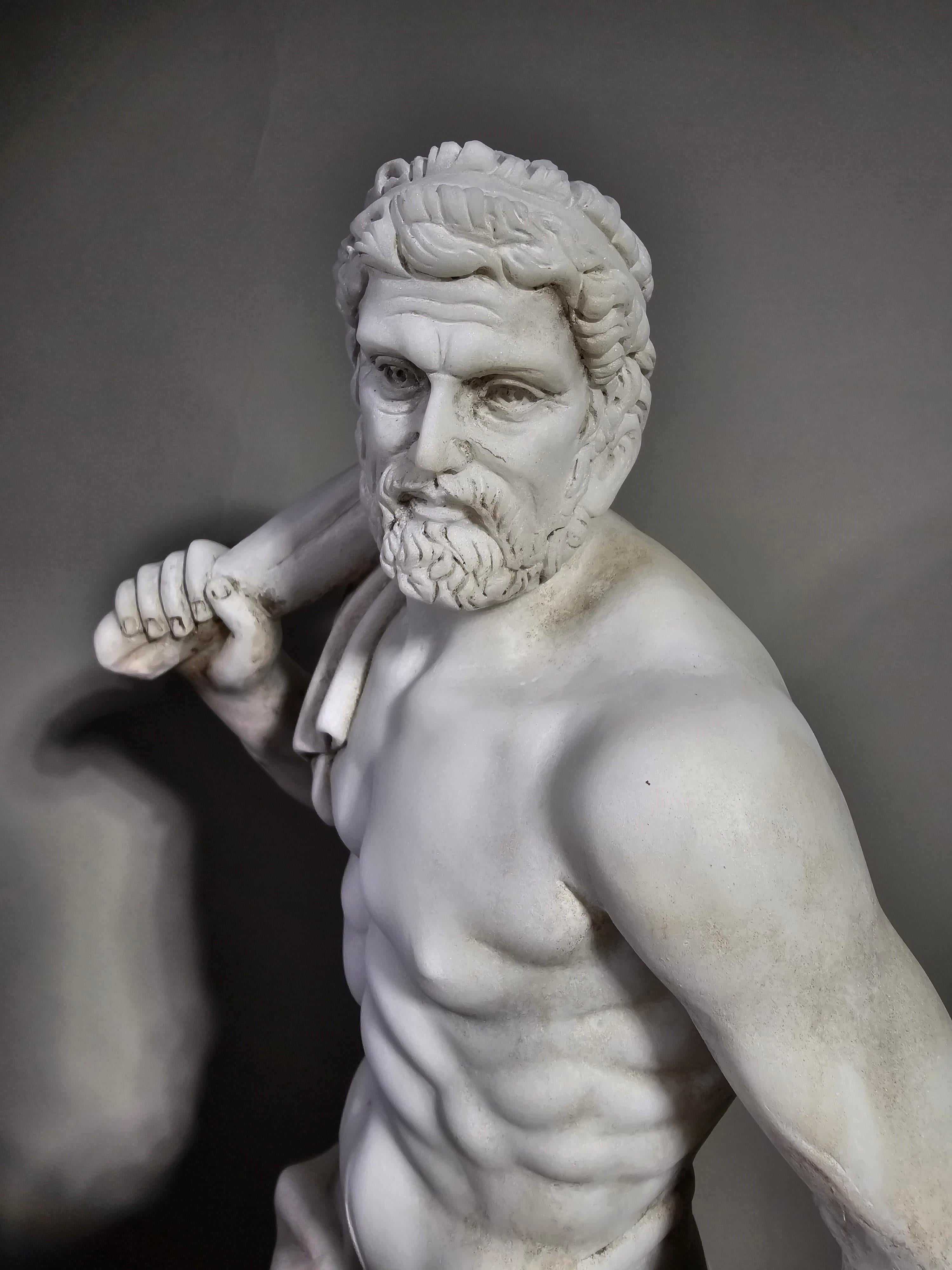 Elegant 19th Century White Carrara Marble Sculpture Depicting Hercules For Sale 11