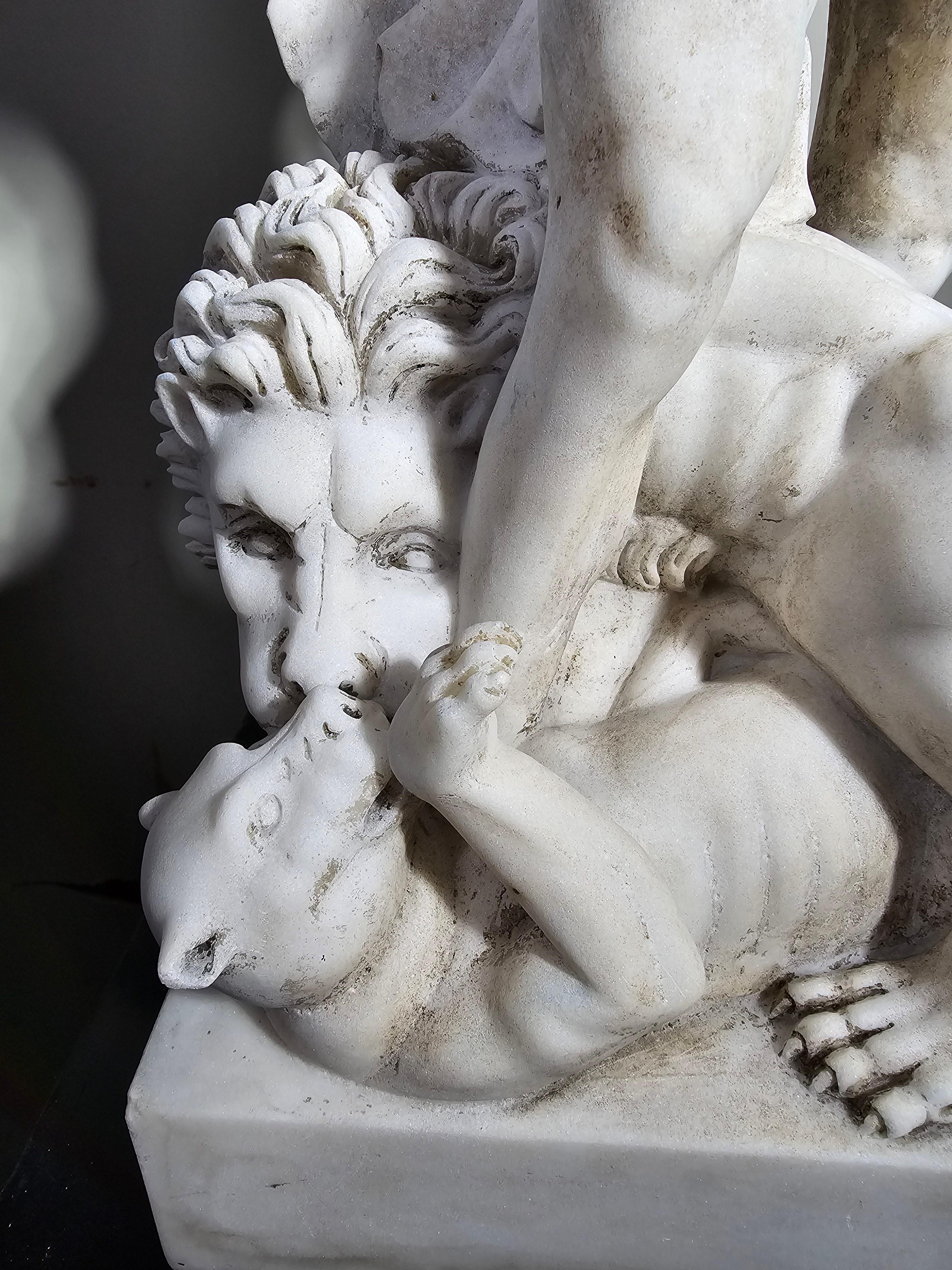 Elegant 19th Century White Carrara Marble Sculpture Depicting Hercules In Good Condition For Sale In Madrid, ES