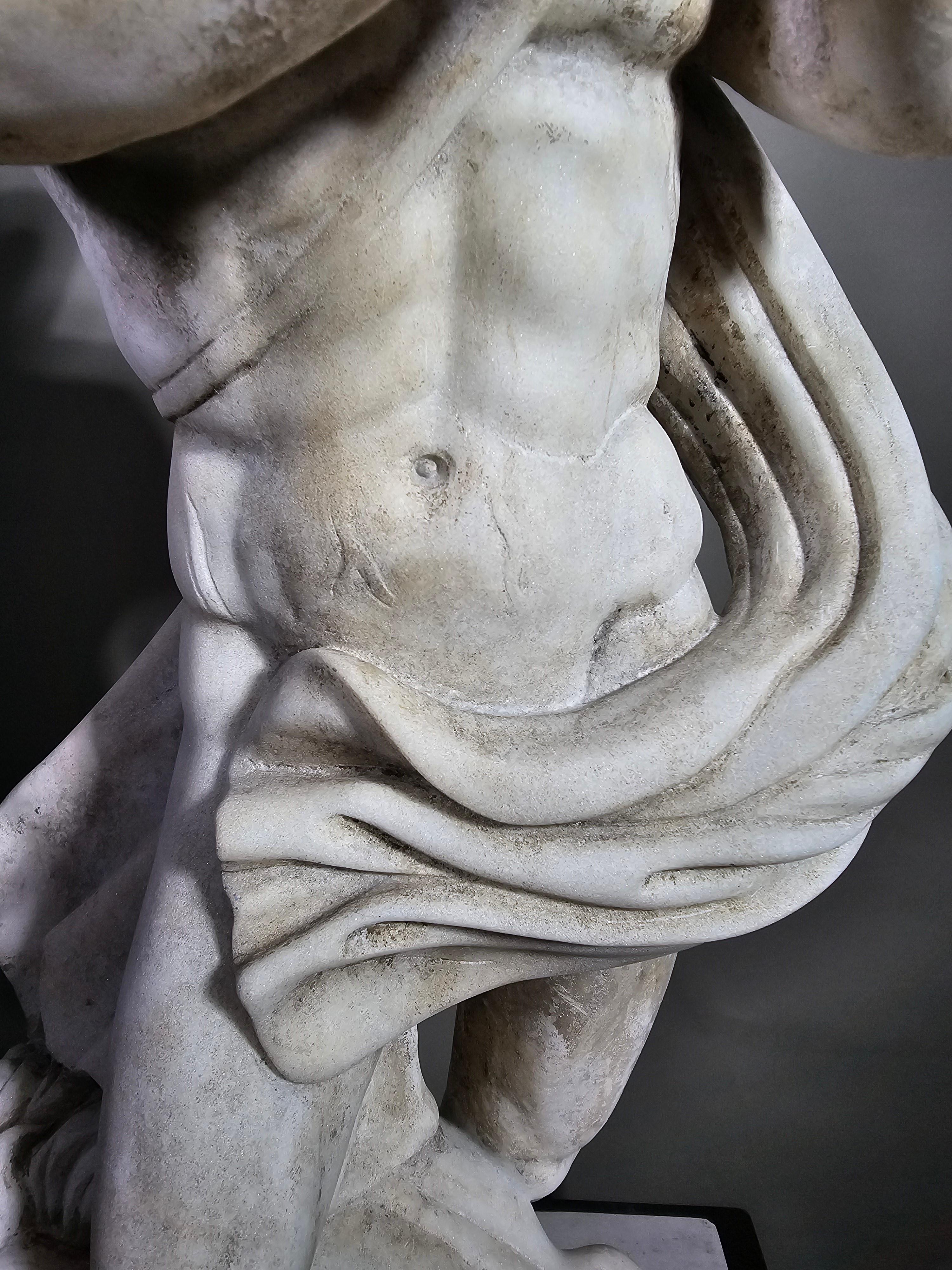 Elegante Skulptur aus weißem Carrara-Marmor des 19. Jahrhunderts mit der Darstellung des Herkules im Angebot 2