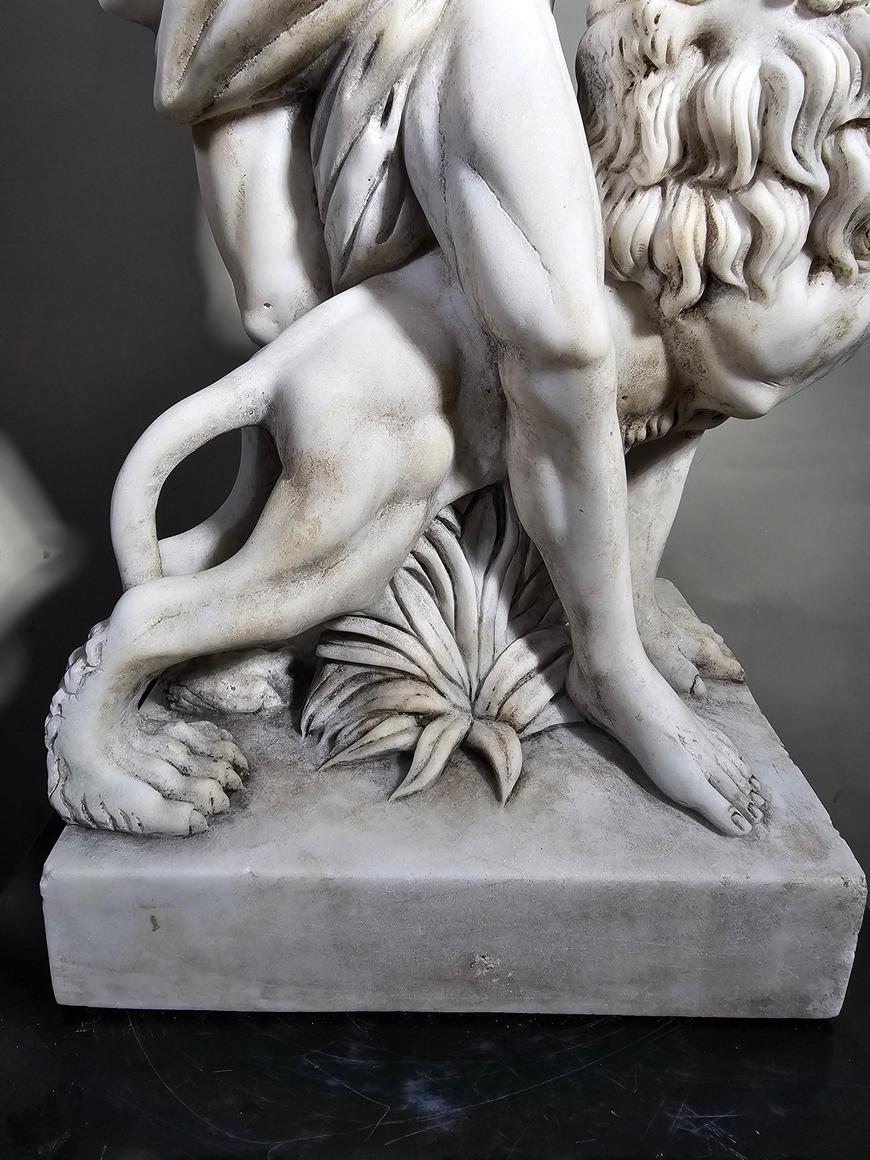 Elegant 19th Century White Carrara Marble Sculpture Depicting Hercules For Sale 2
