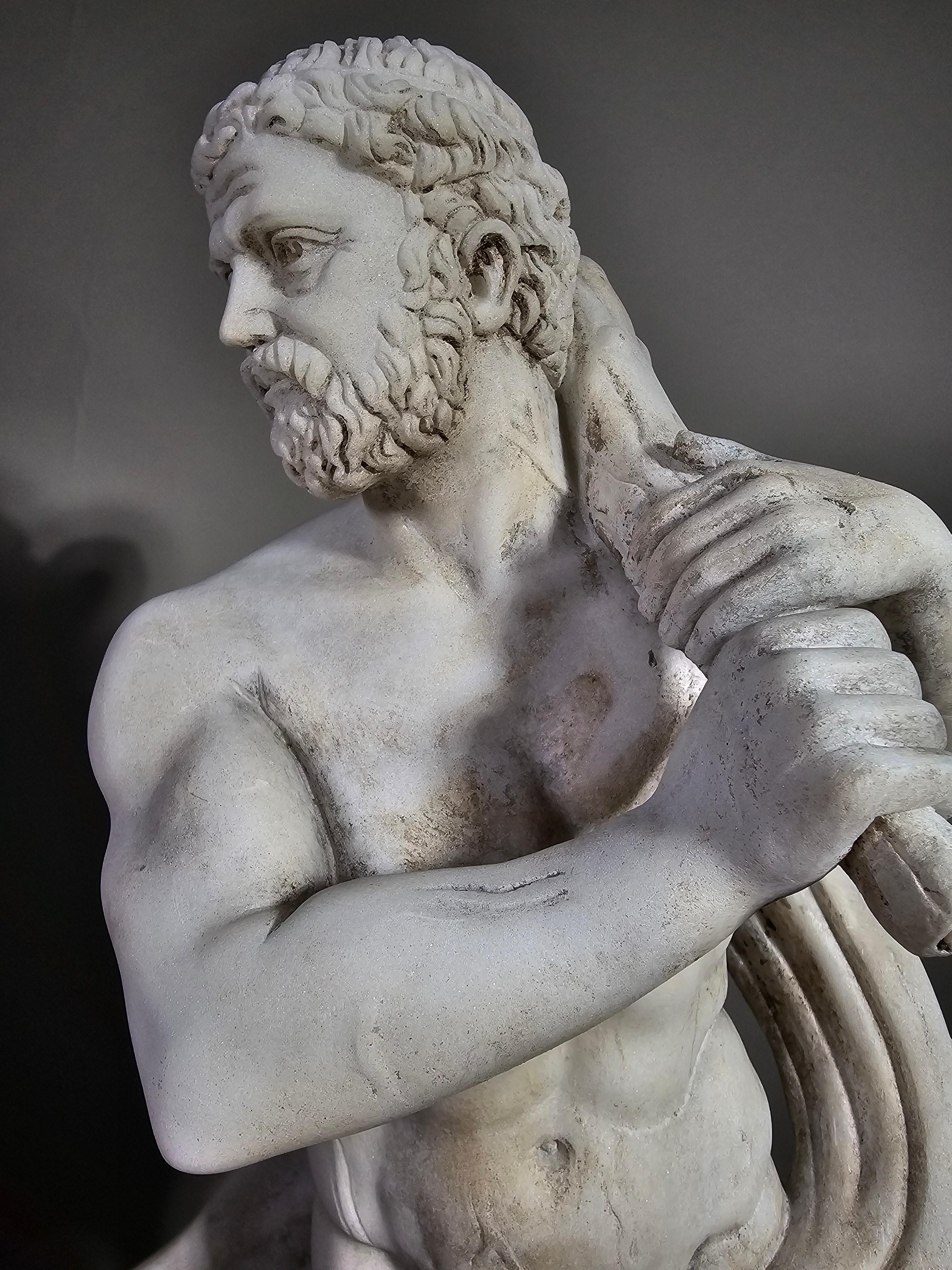 Elegant 19th Century White Carrara Marble Sculpture Depicting Hercules For Sale 3