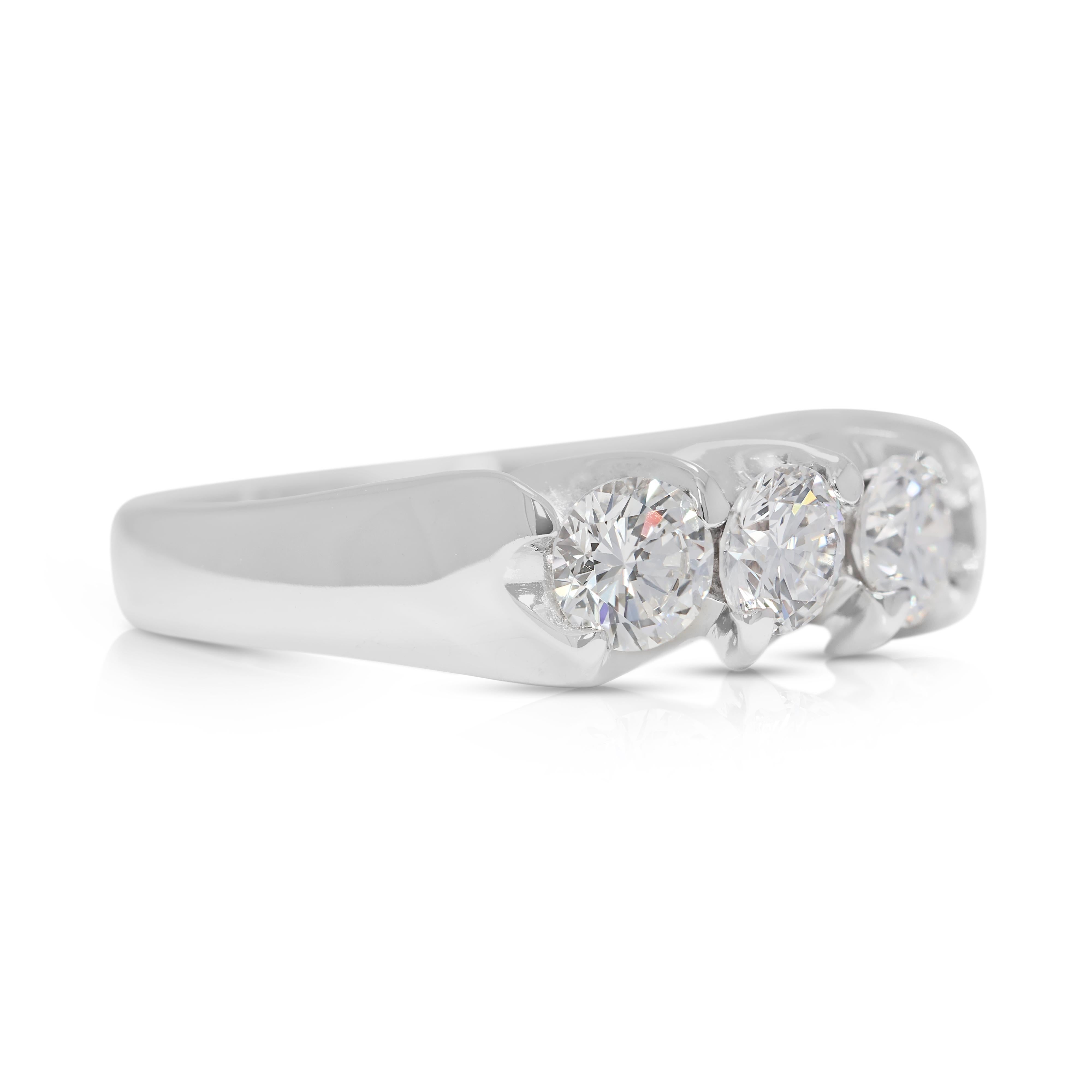 Eleganter 1ct 5-stones Natural Diamond Ring in 18K Weißgold im Zustand „Hervorragend�“ im Angebot in רמת גן, IL