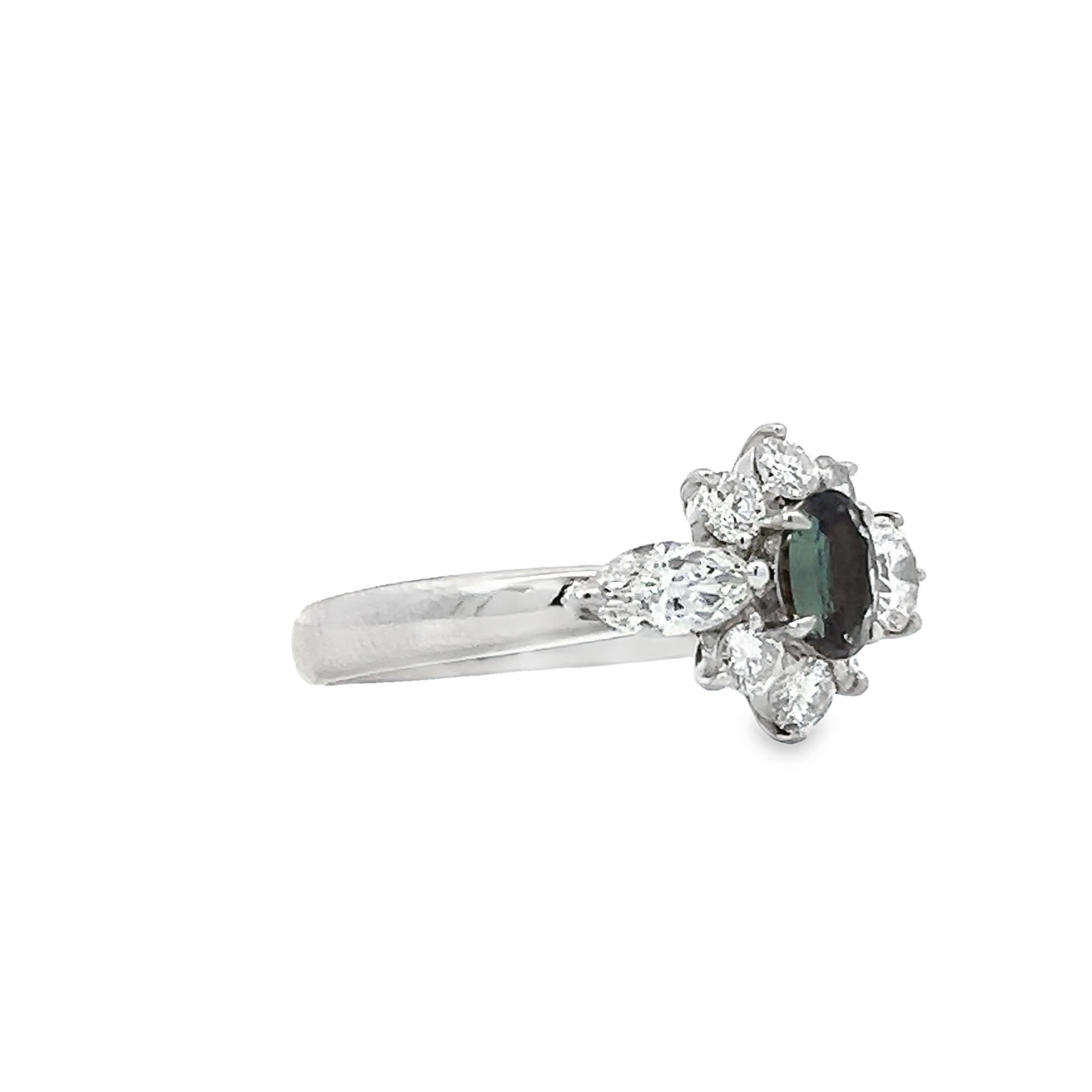 Gönnen Sie sich den Luxus der Einfachheit mit unserem exquisiten Ring aus Diamant und Weißgold - ein Schatz, der Raffinesse und Anmut verkörpert.