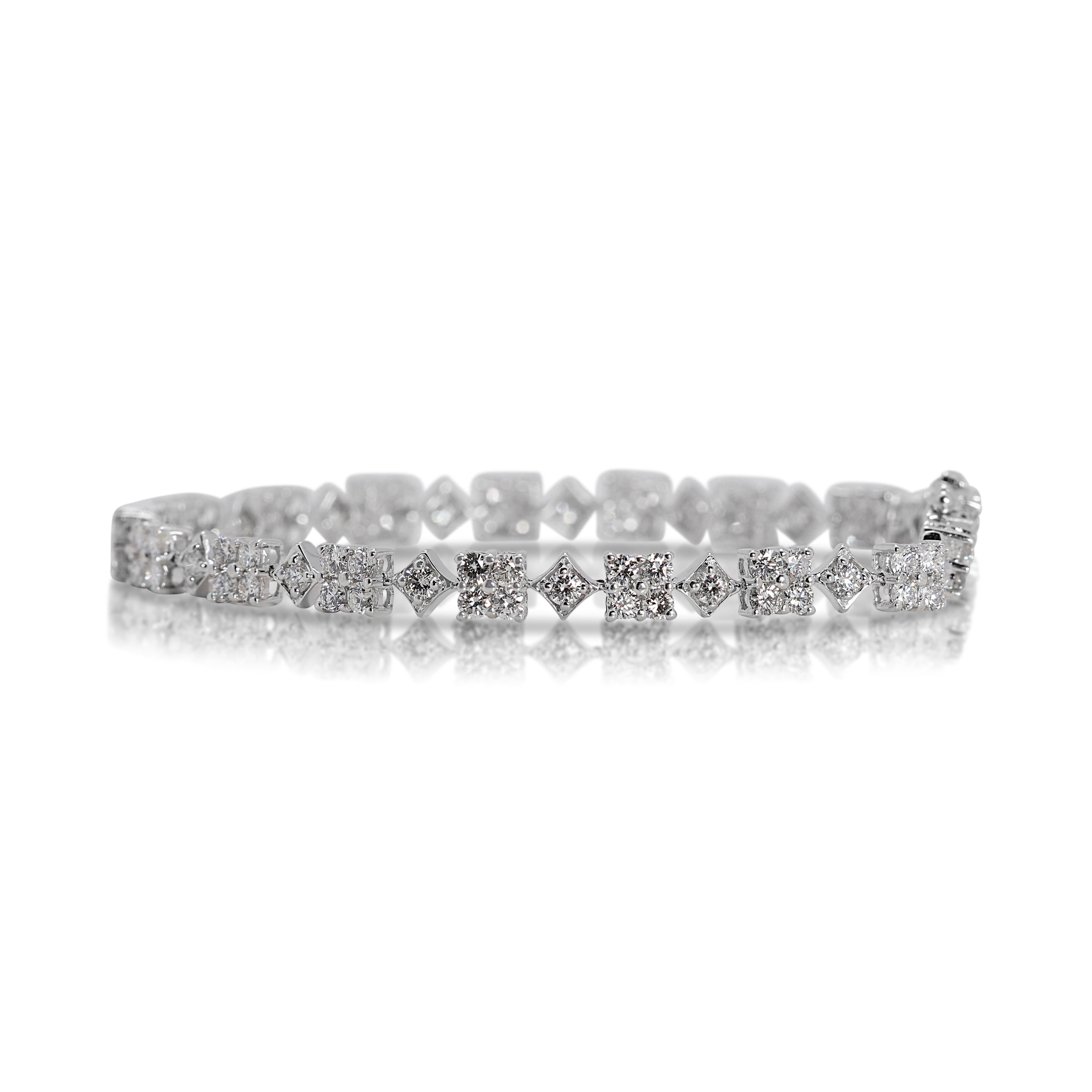 Elegant 2 carat and 7 points Natural Diamonds Tennis Bracelet in 18K White Gold In Excellent Condition In רמת גן, IL