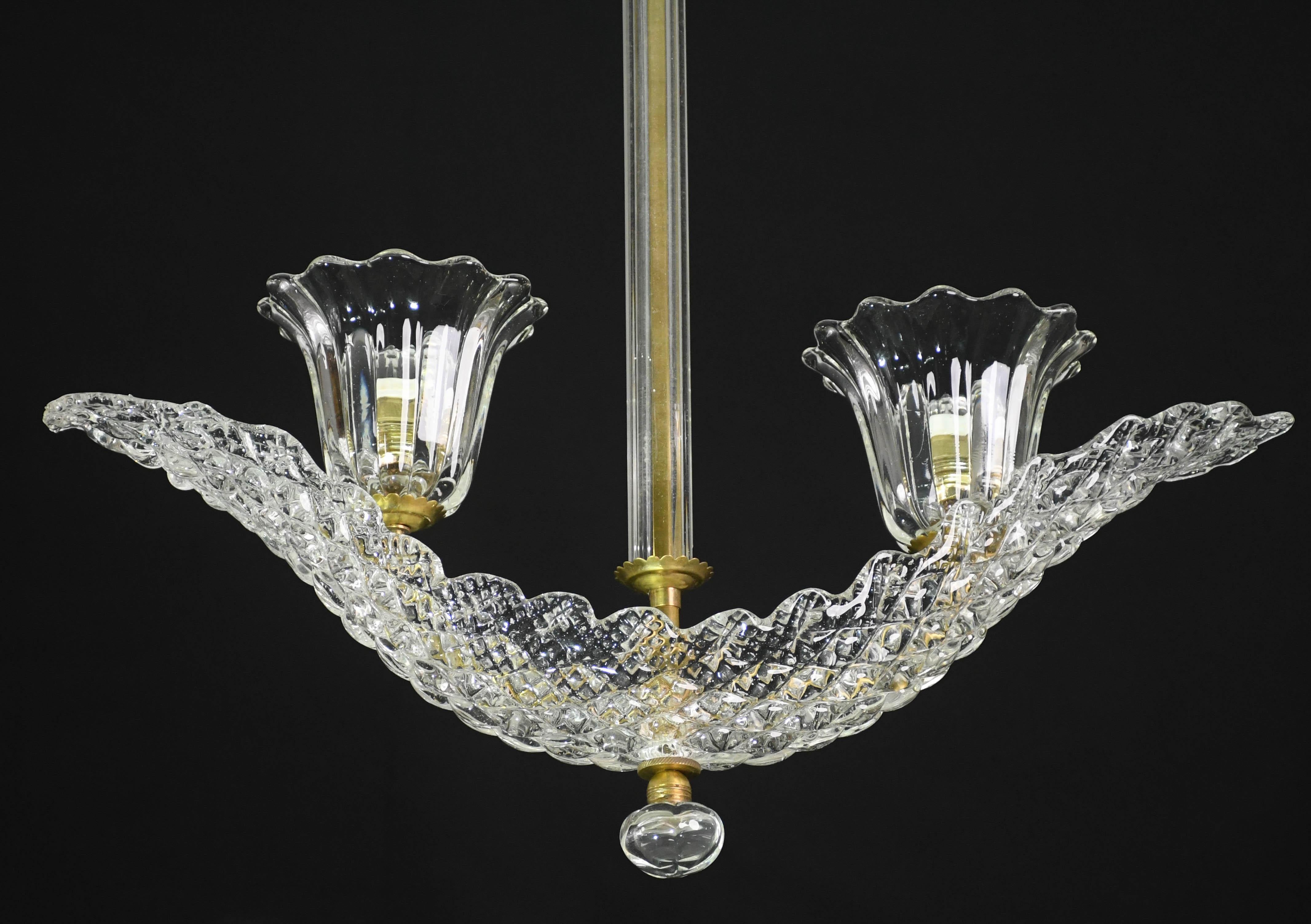 Eleganter 2 Tassen Barovier Art Deco Kronleuchter, Murano Glas, Messing Struktur 1940s (Mitte des 20. Jahrhunderts) im Angebot