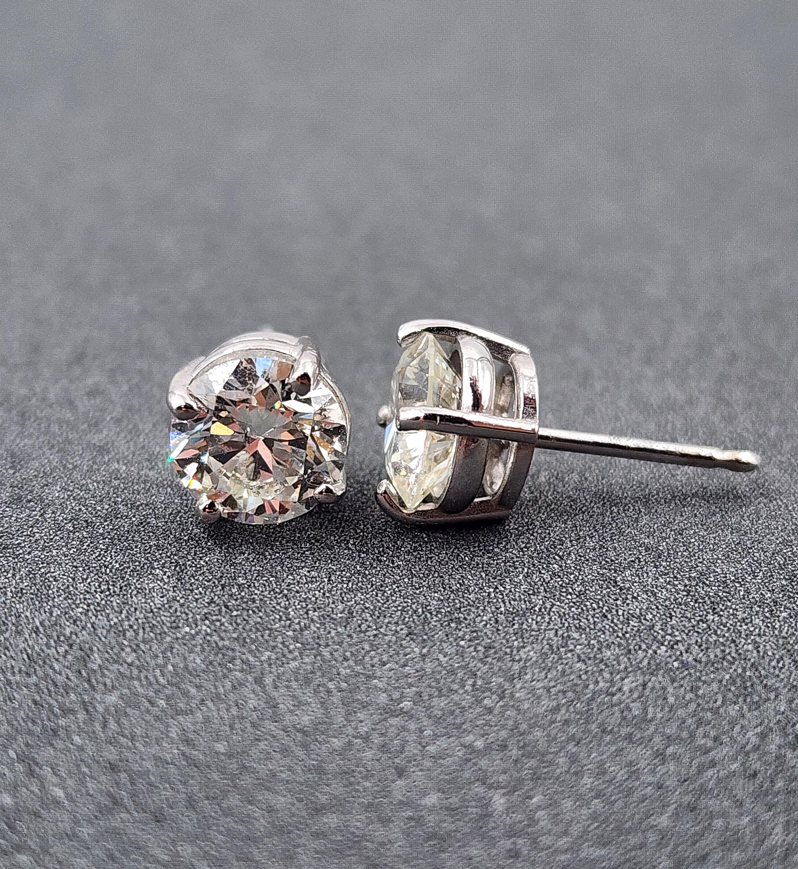 Orecchini con diamanti da 2.03 carati In condizioni Nuovo in vendita a Chicago, IL