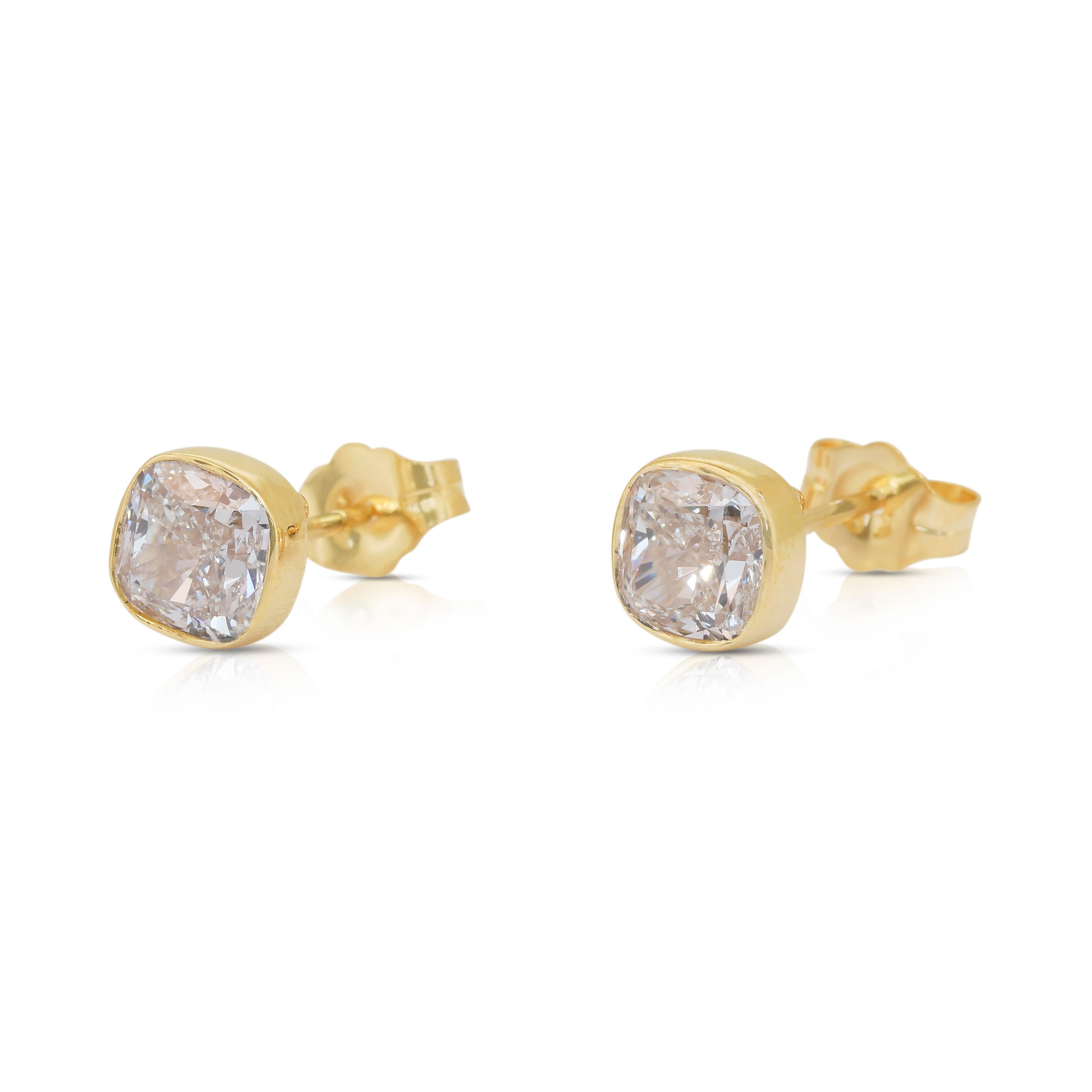 Elegant 2.05ct Diamonds Stud Earrings in 18k Yellow Gold - IGI Certified In New Condition For Sale In רמת גן, IL