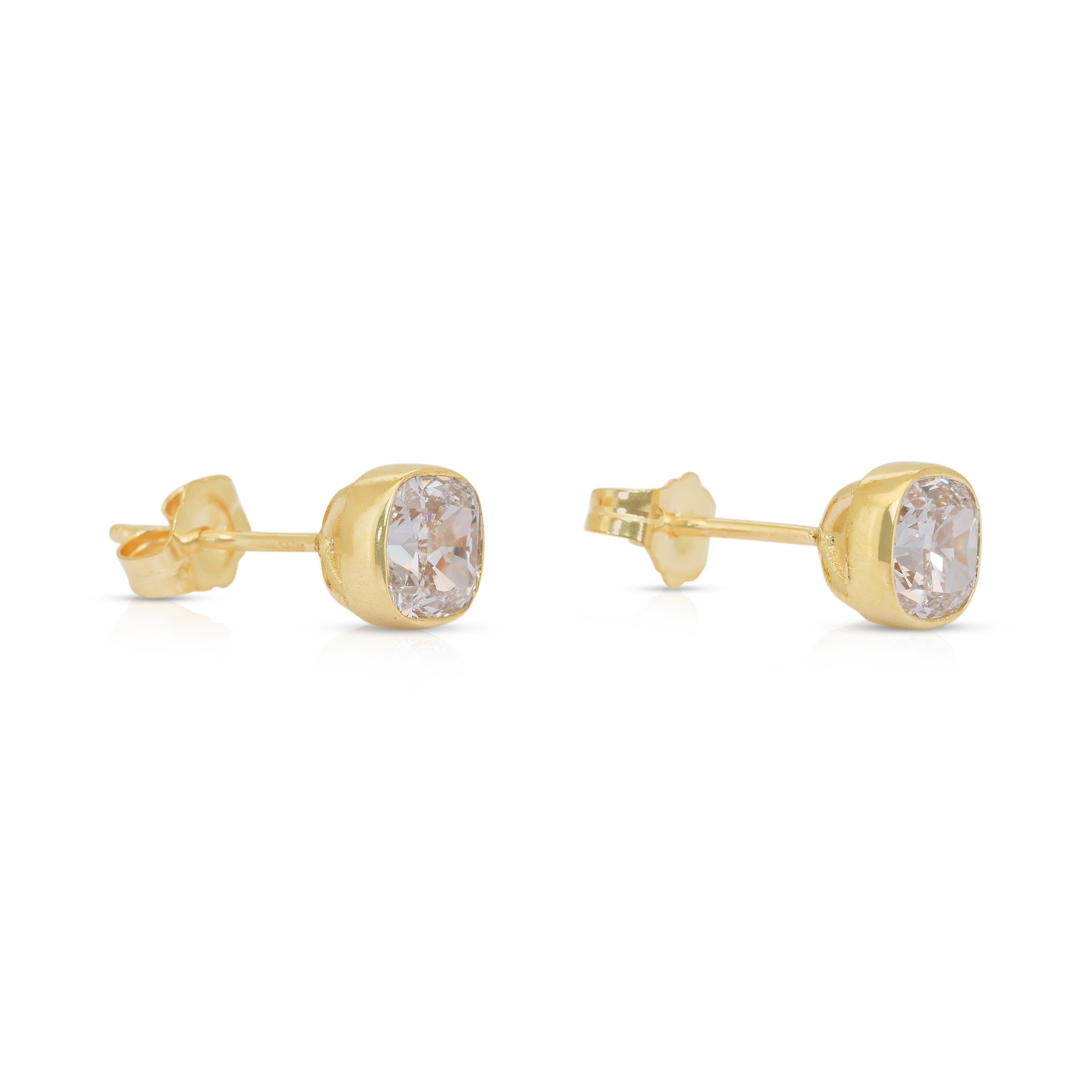 Elegant 2.05ct Diamonds Stud Earrings in 18k Yellow Gold - IGI Certified For Sale 1