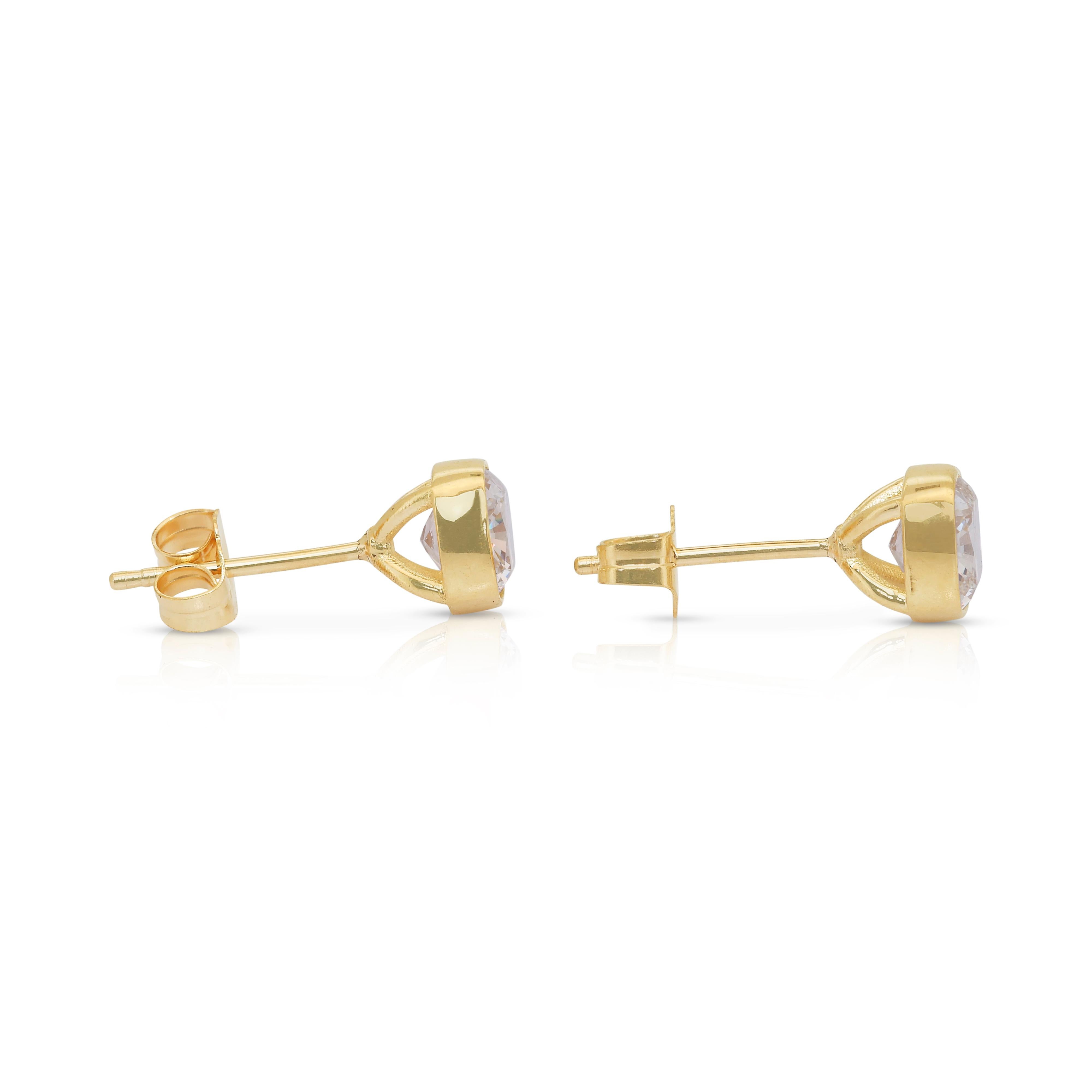 Elegant 2.05ct Diamonds Stud Earrings in 18k Yellow Gold - IGI Certified For Sale 2