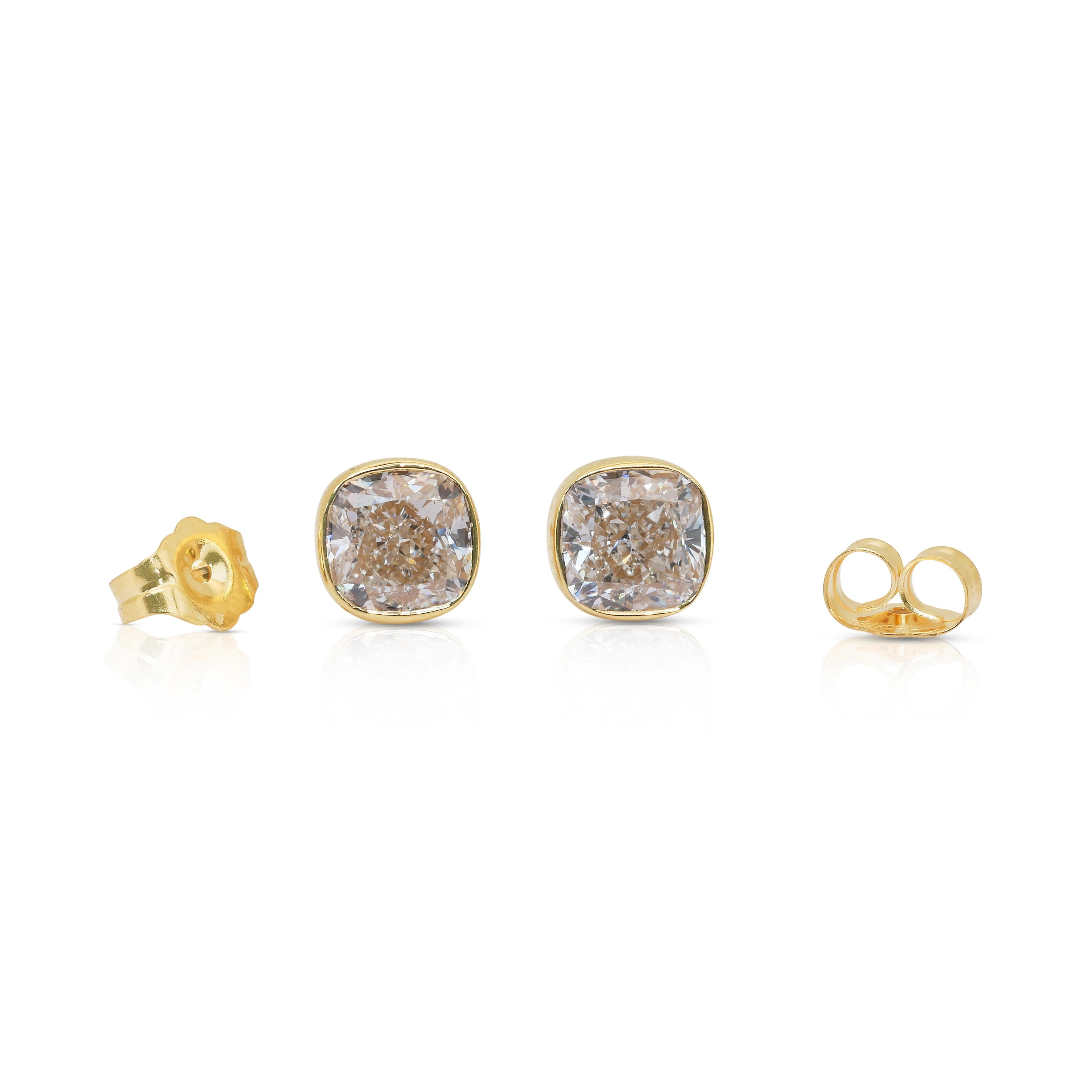 Elegant 2.05ct Diamonds Stud Earrings in 18k Yellow Gold - IGI Certified For Sale 4
