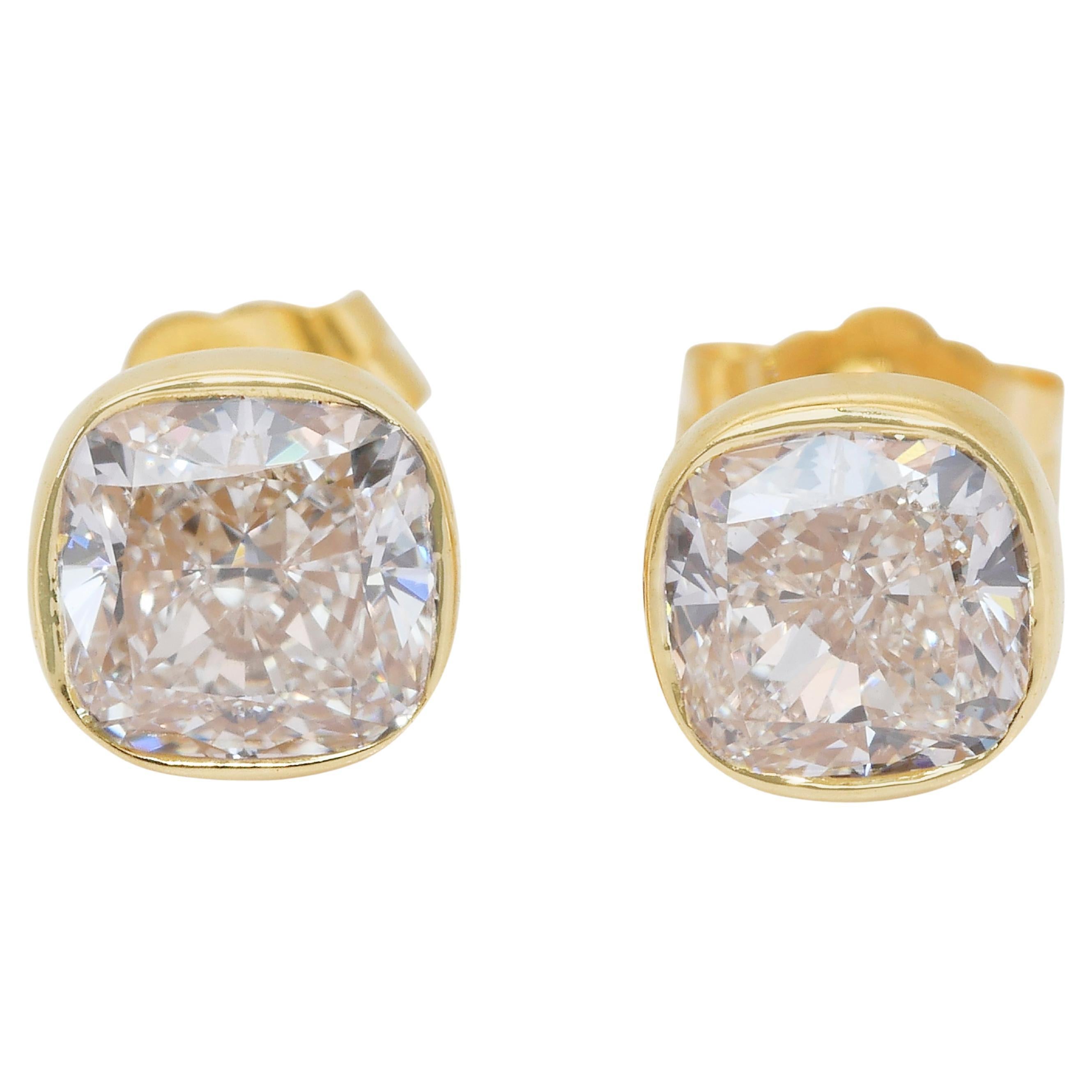Elegant 2.05ct Diamonds Stud Earrings in 18k Yellow Gold - IGI Certified