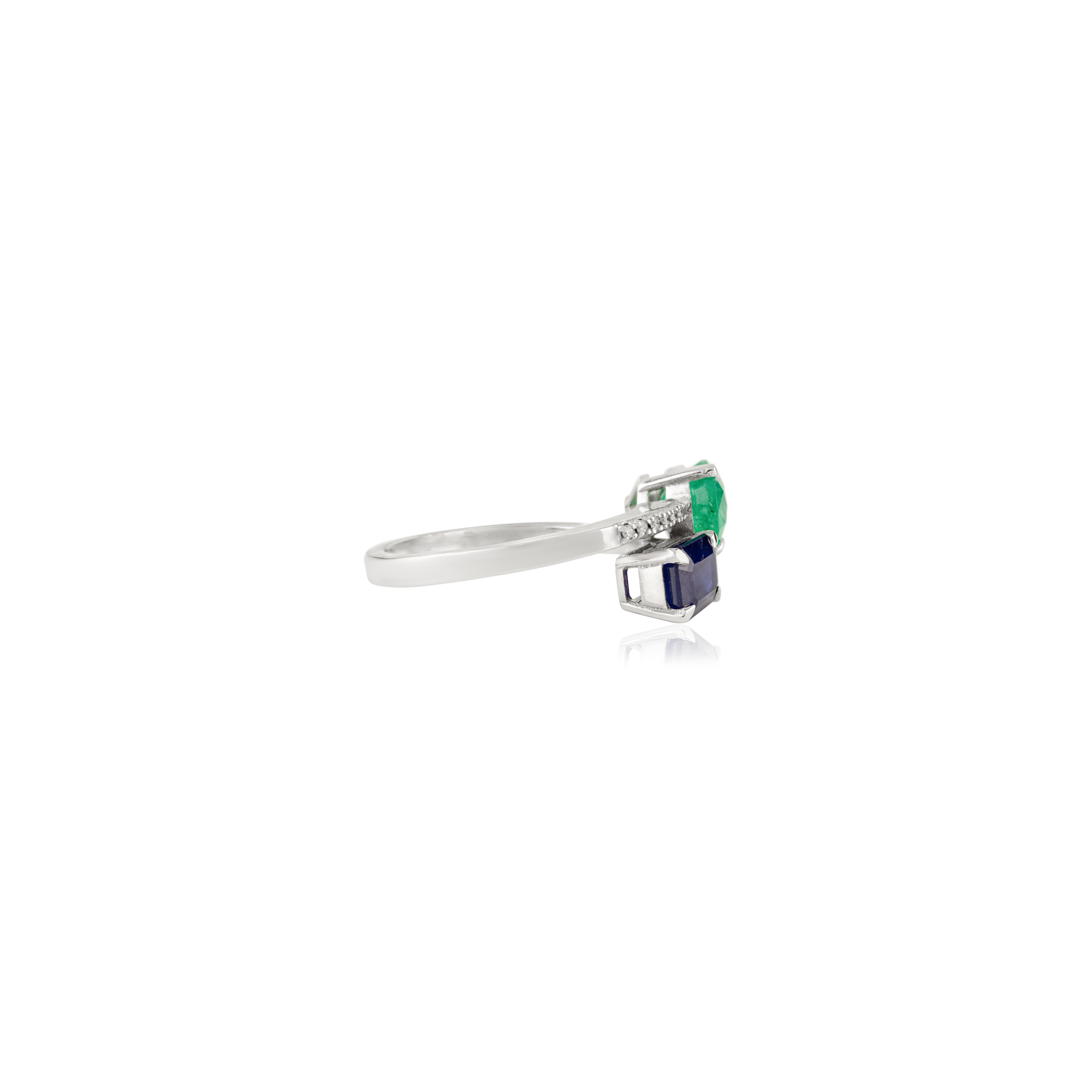 Im Angebot: Eleganter 2,09 Karat Smaragd & Blauer Saphir Bypass Ring mit Diamant 14K Weißgold () 3