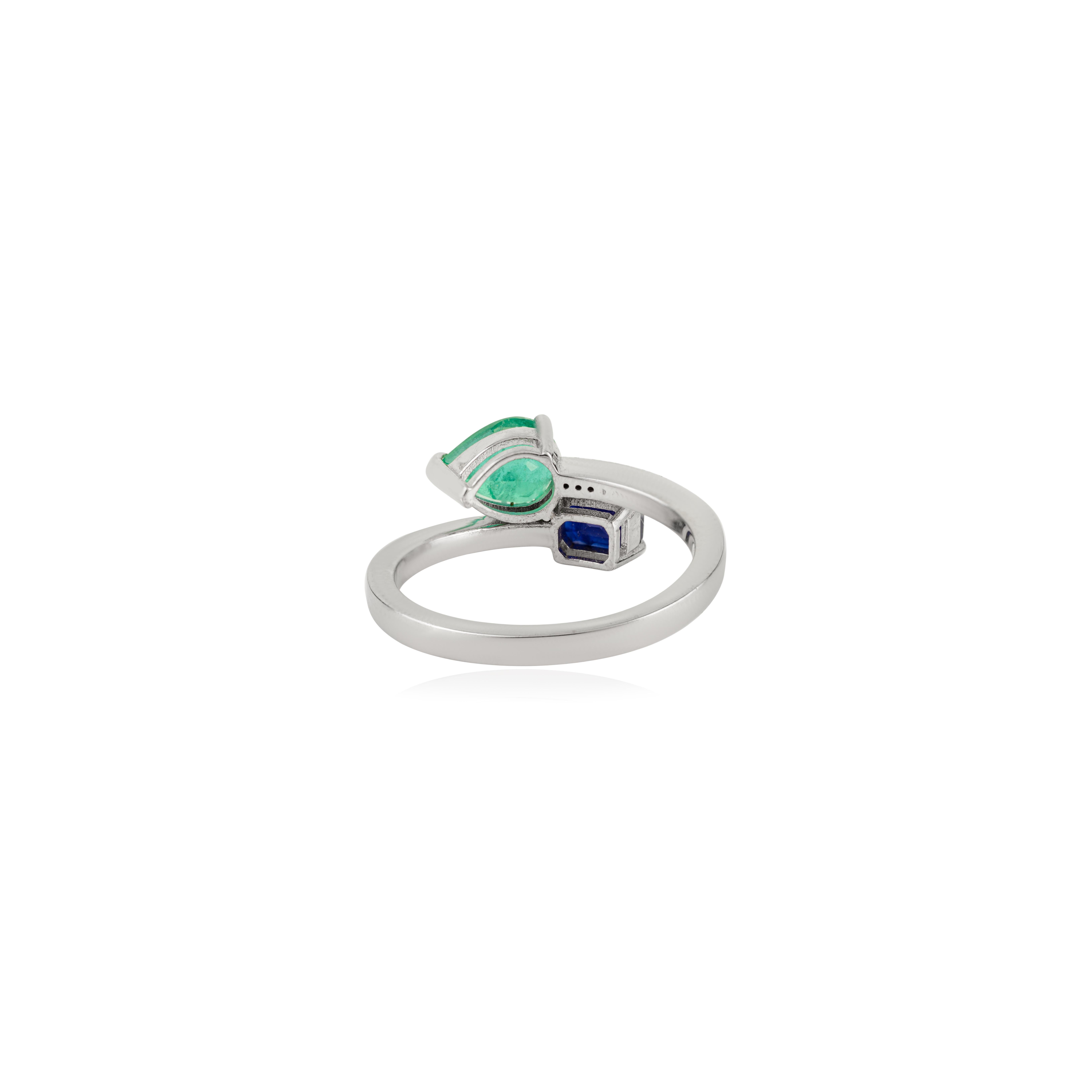 Im Angebot: Eleganter 2,09 Karat Smaragd & Blauer Saphir Bypass Ring mit Diamant 14K Weißgold () 5
