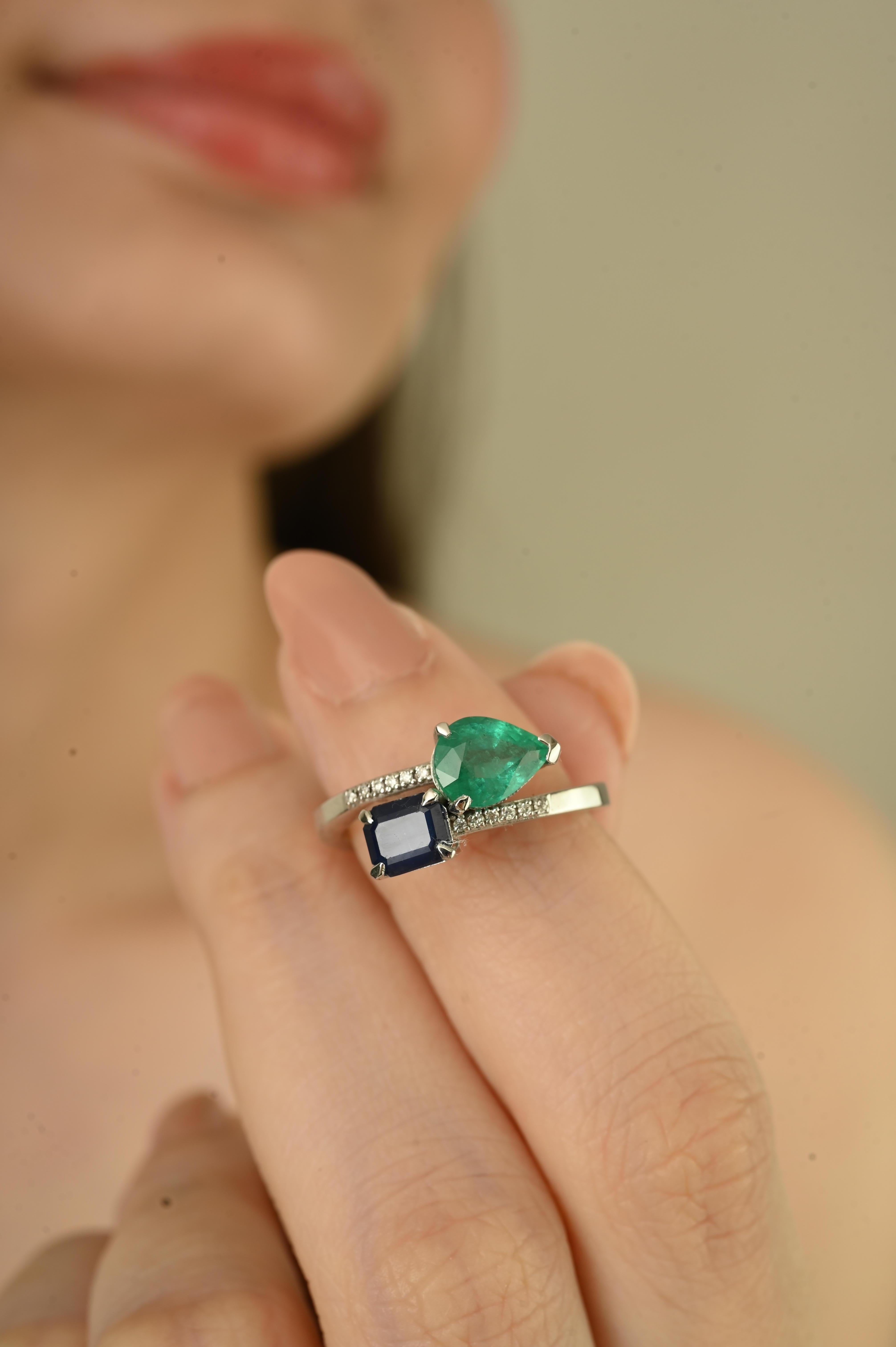 Im Angebot: Eleganter 2,09 Karat Smaragd & Blauer Saphir Bypass Ring mit Diamant 14K Weißgold () 6