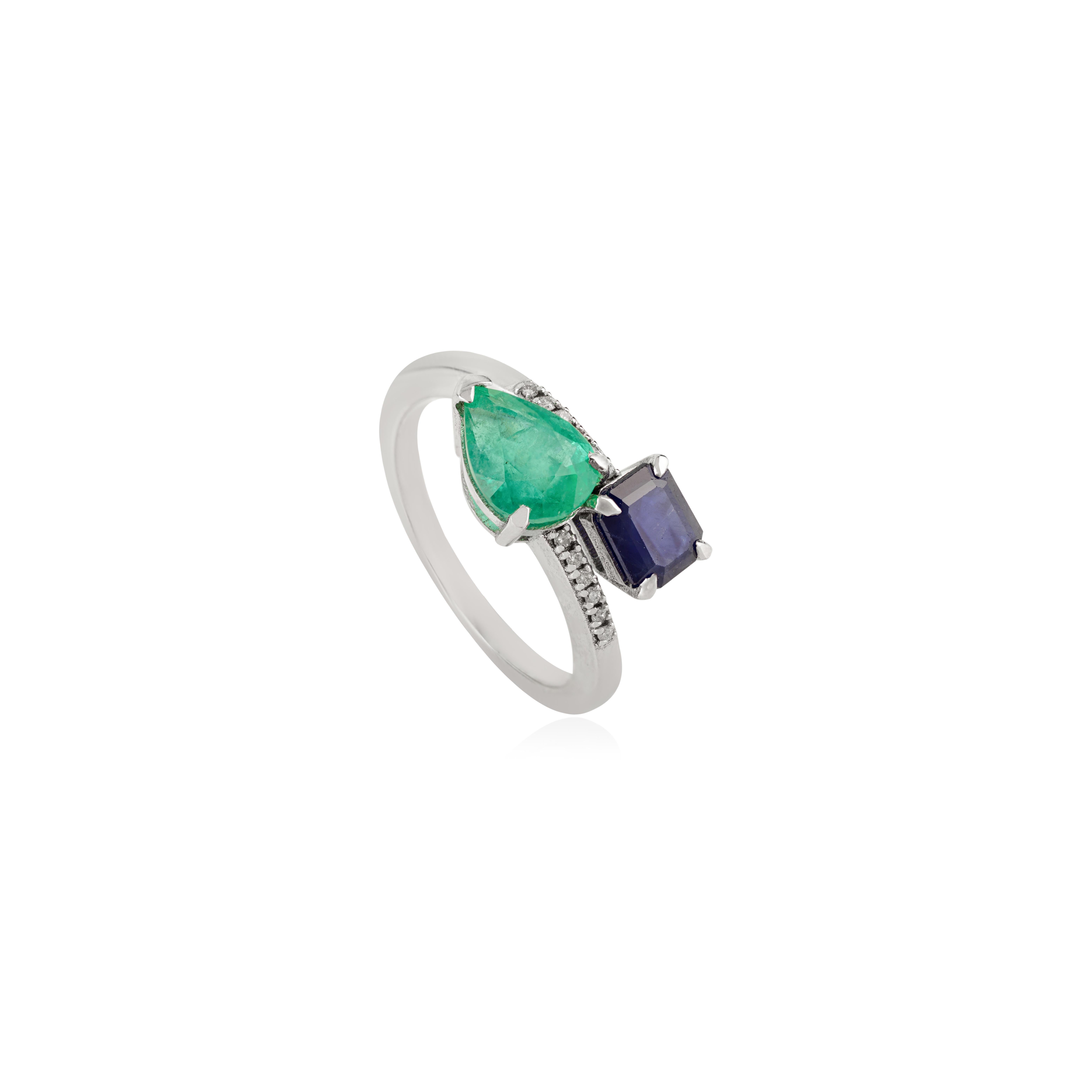 Im Angebot: Eleganter 2,09 Karat Smaragd & Blauer Saphir Bypass Ring mit Diamant 14K Weißgold () 7