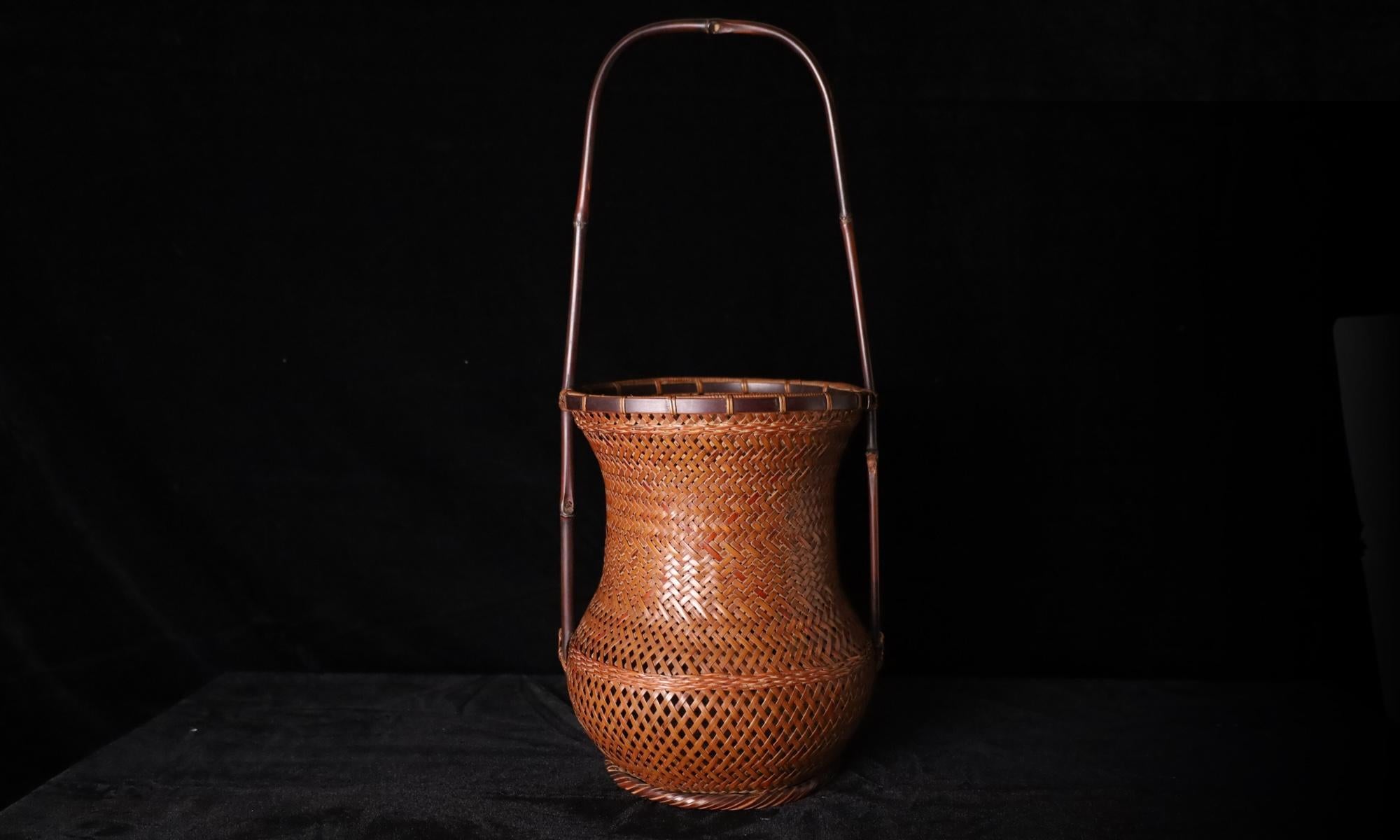 Showa Élégant vase en bambou du 20e siècle pour les fleurs (ikebana) en vente