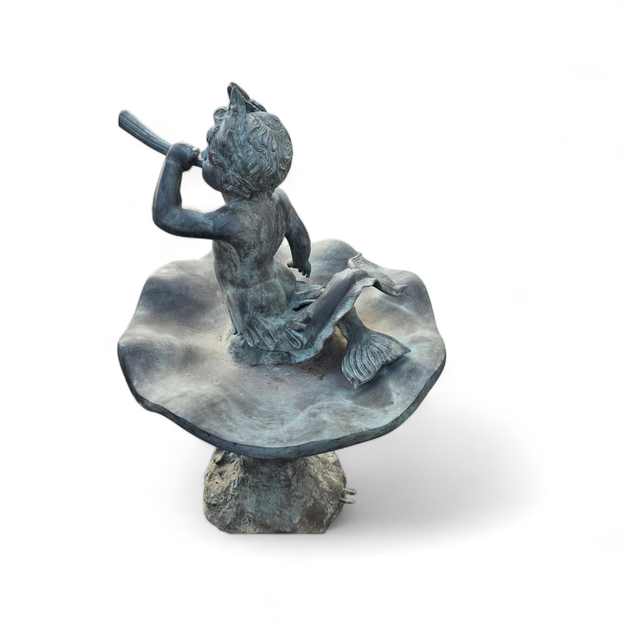 Elegant 20th-Century Bronze Fountain Depicting a Small Triton In Good Condition For Sale In Madrid, ES