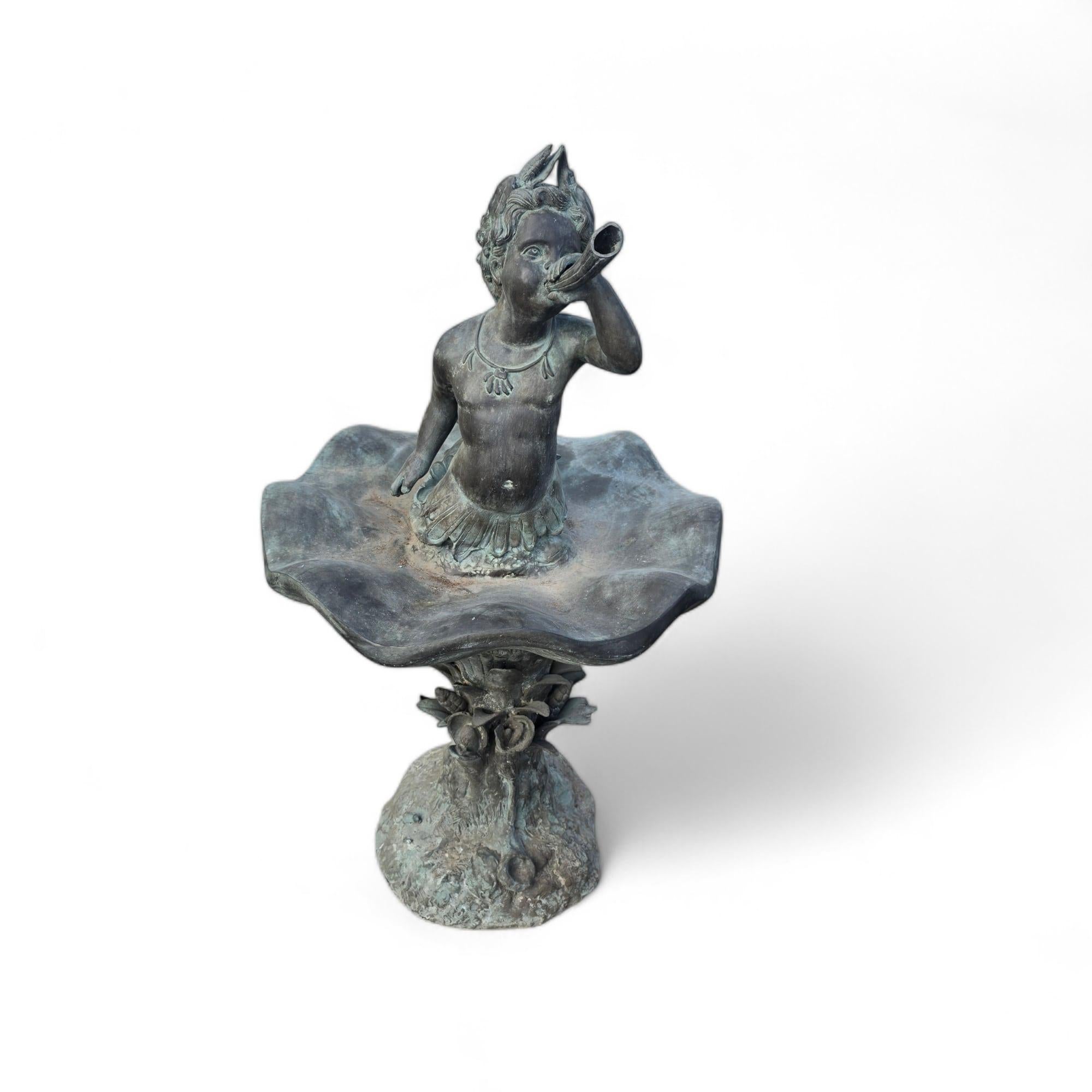Elegant 20th-Century Bronze Fountain Depicting a Small Triton For Sale 5