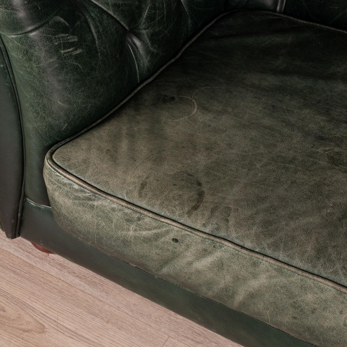 Elegant 20th Century Pair of Green Two-Seat Leather Chesterfield Sofas 2