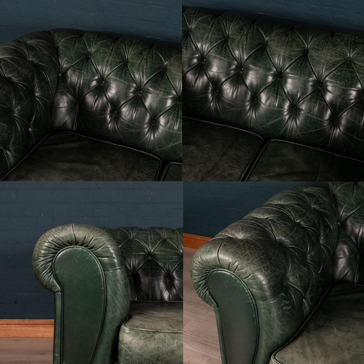 Elegant 20th Century Pair of Green Two-Seat Leather Chesterfield Sofas 3