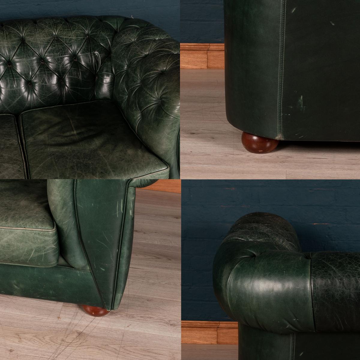 Elegant 20th Century Pair of Green Two-Seat Leather Chesterfield Sofas 4