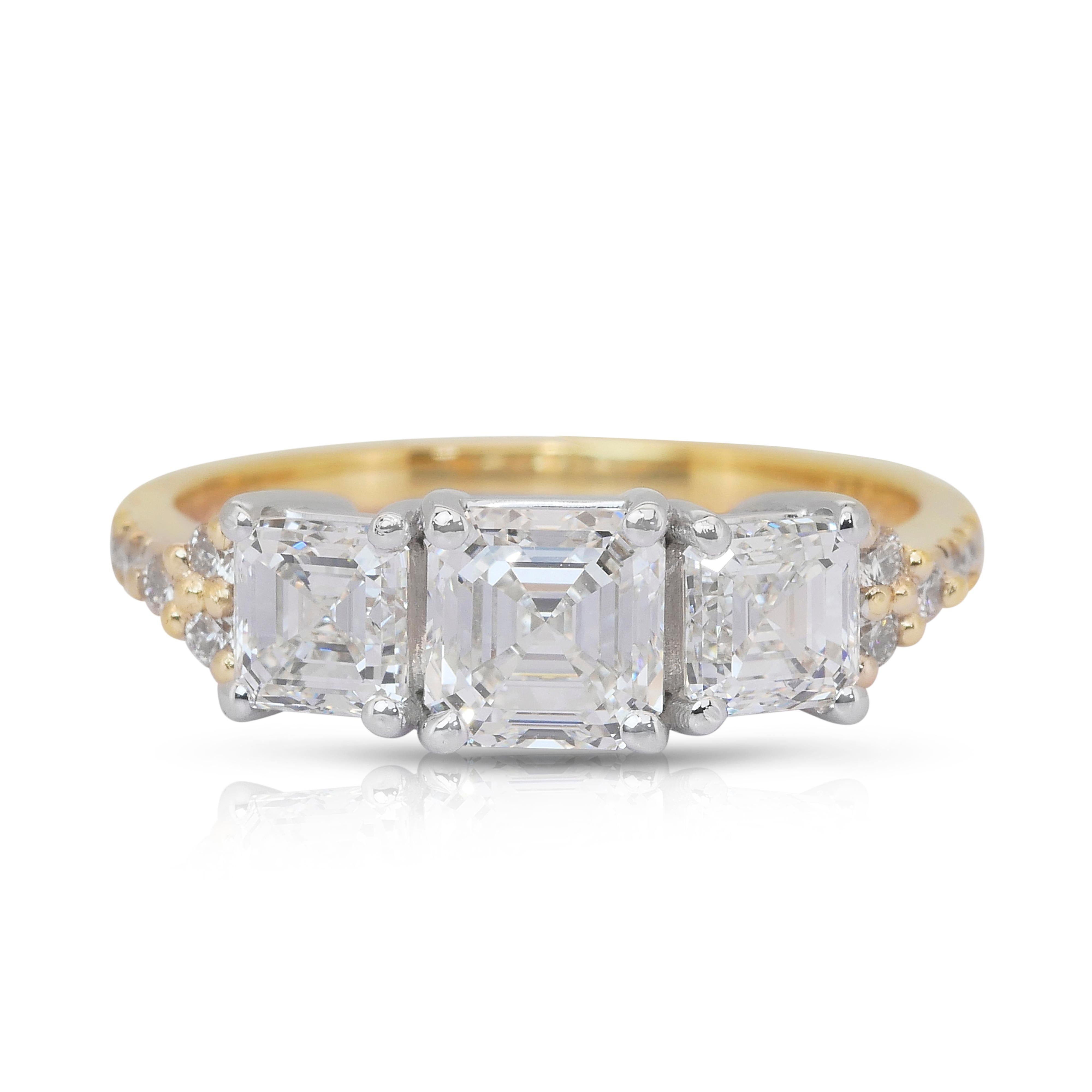 Eleganza: anello con 3 pietre e 2,26 carati di diamanti in oro giallo e bianco 18 carati - certificato IGI in vendita 5
