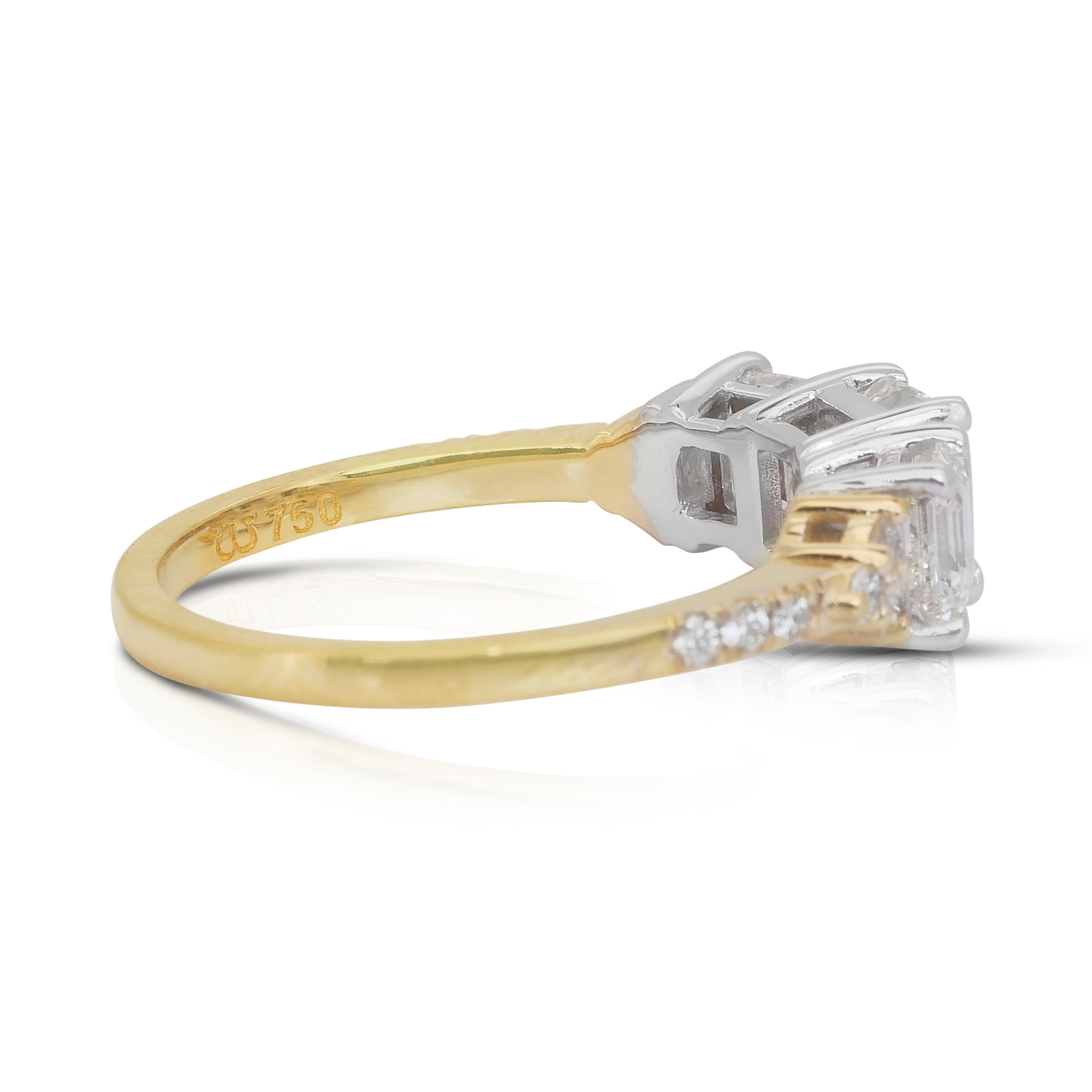 Eleganza: anello con 3 pietre e 2,26 carati di diamanti in oro giallo e bianco 18 carati - certificato IGI In condizioni Nuovo in vendita a רמת גן, IL