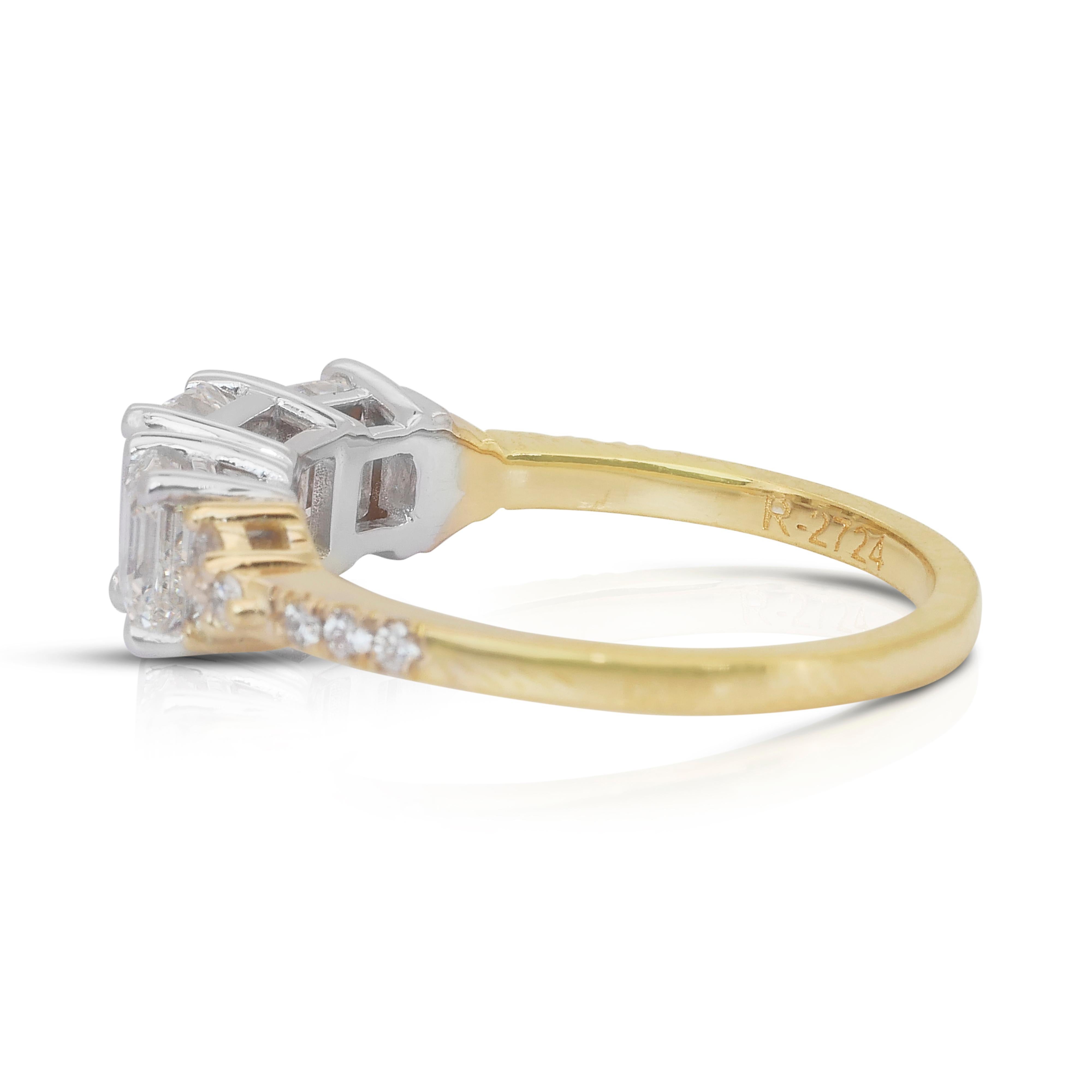Donna Eleganza: anello con 3 pietre e 2,26 carati di diamanti in oro giallo e bianco 18 carati - certificato IGI in vendita