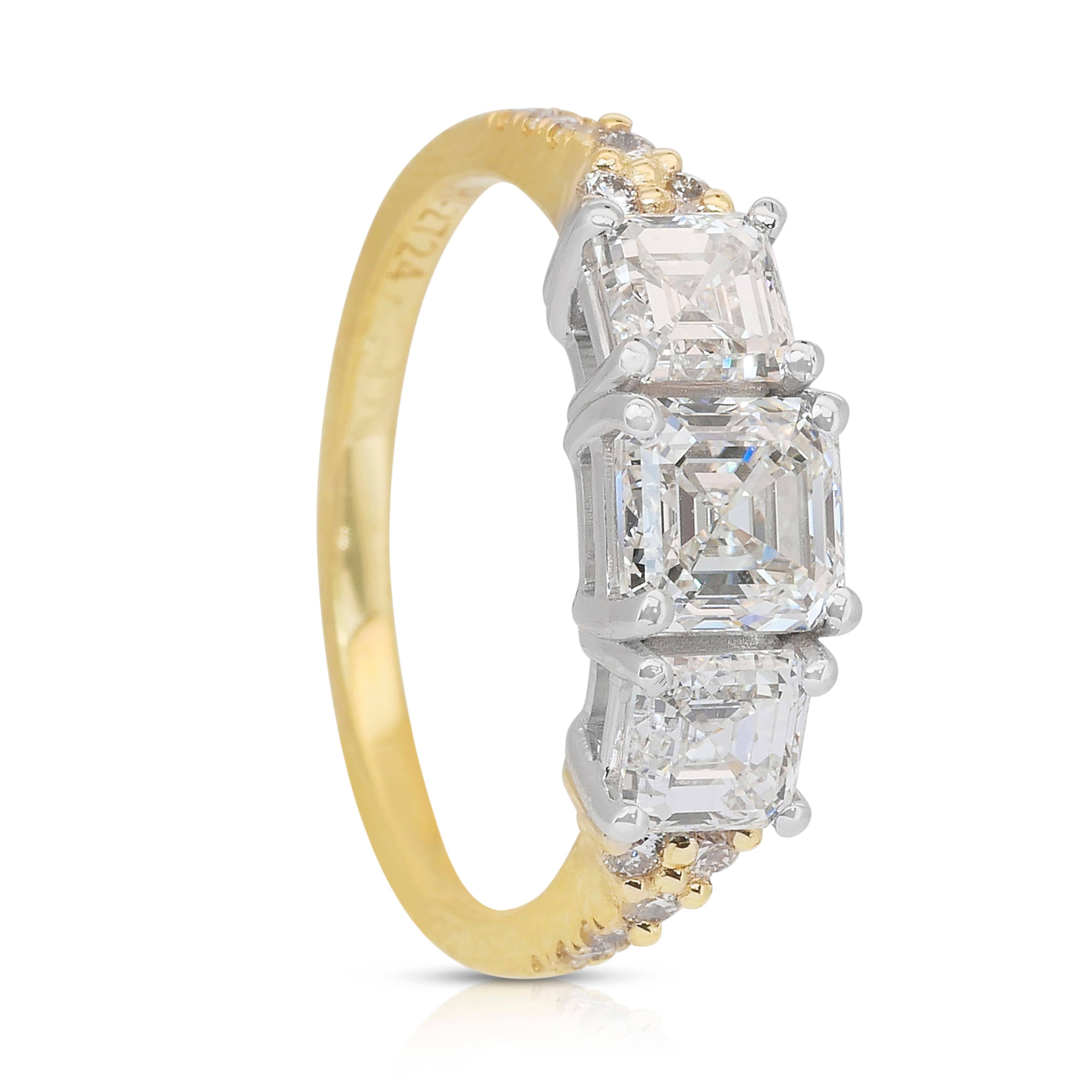 Eleganza: anello con 3 pietre e 2,26 carati di diamanti in oro giallo e bianco 18 carati - certificato IGI in vendita 3