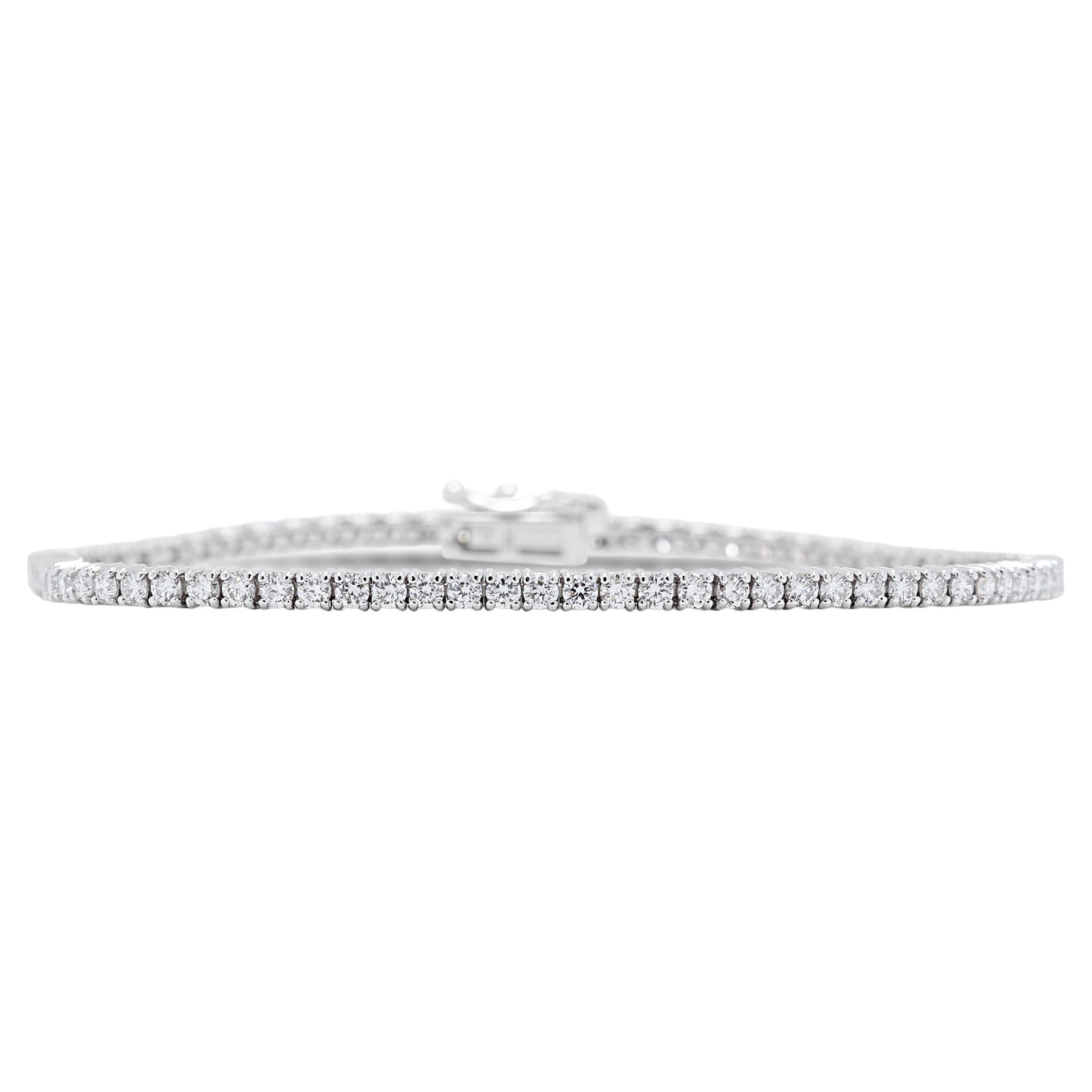 Elegant 2.40ct Diamonds Tennis Bracelet in 18K White Gold For Sale
