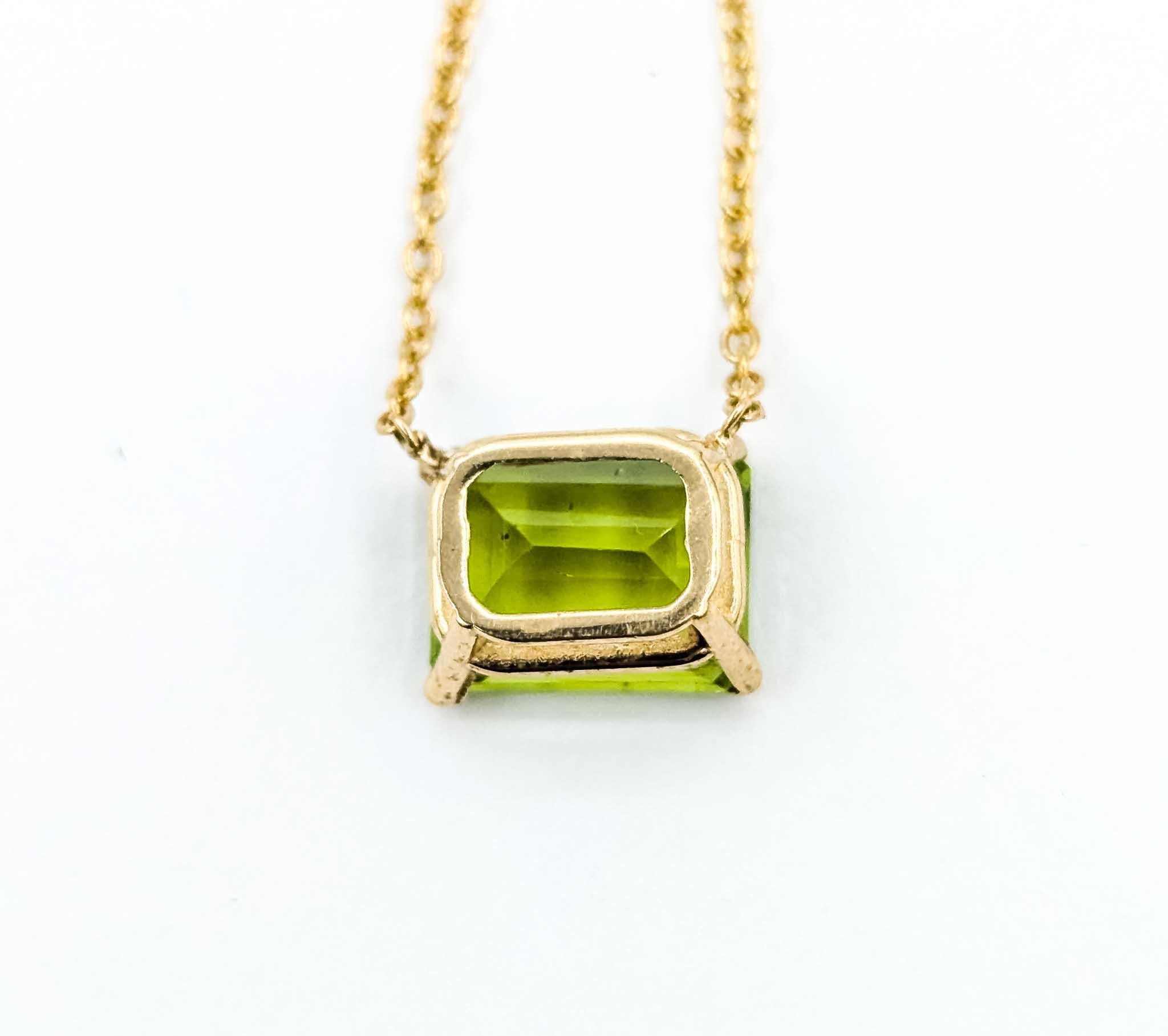 Elegante collana di peridoto da 2,45 carati in oro giallo 14k, catena regolabile da 17-18 pollici in vendita 1