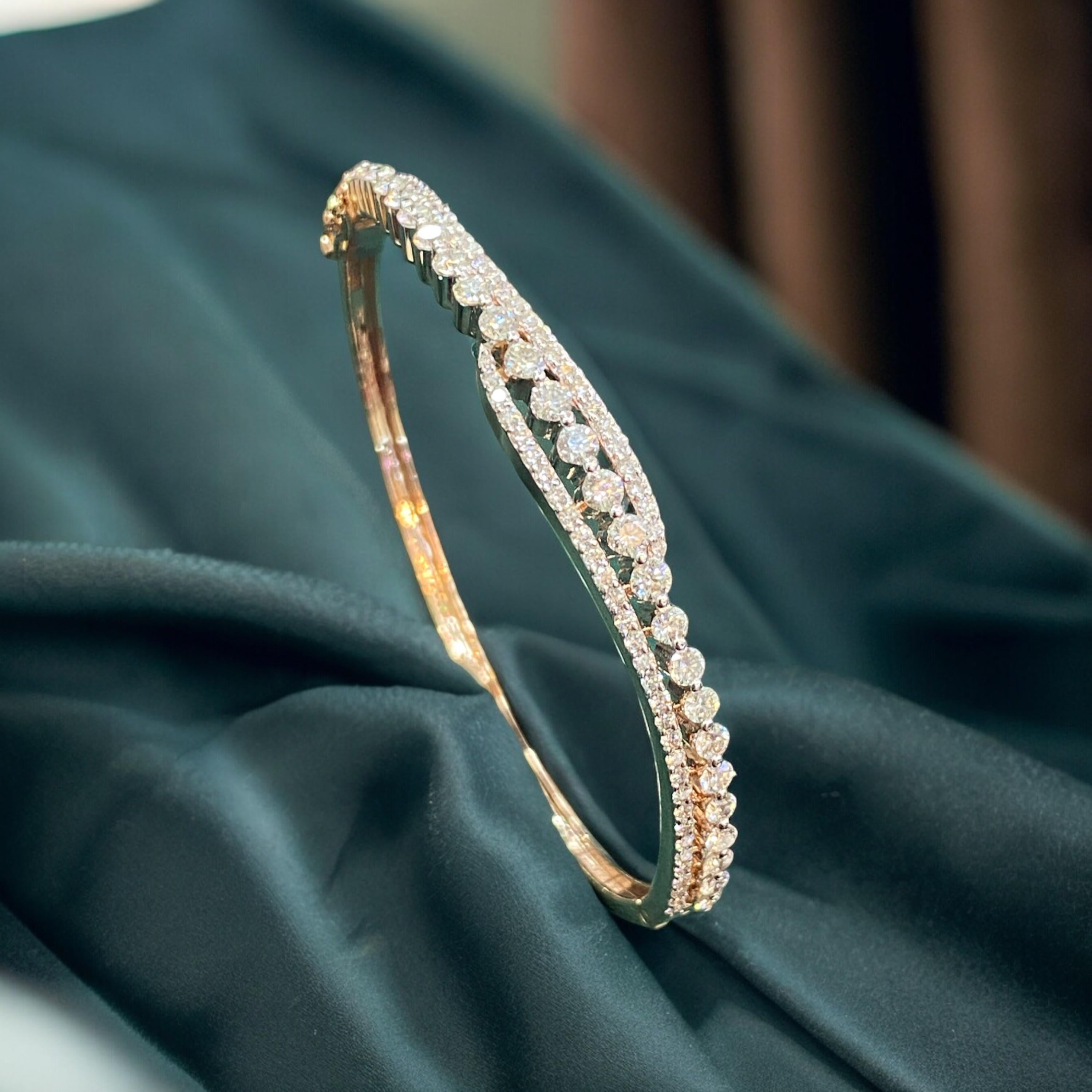 This bracelet is truly special, featuring 2.60 cts of round brilliant cut natural diamonds in an elegant 14K rose gold design. It surely brings out that million-dollar smile and will make you feel like royalty!

Specifications : 

Diamond Weight :