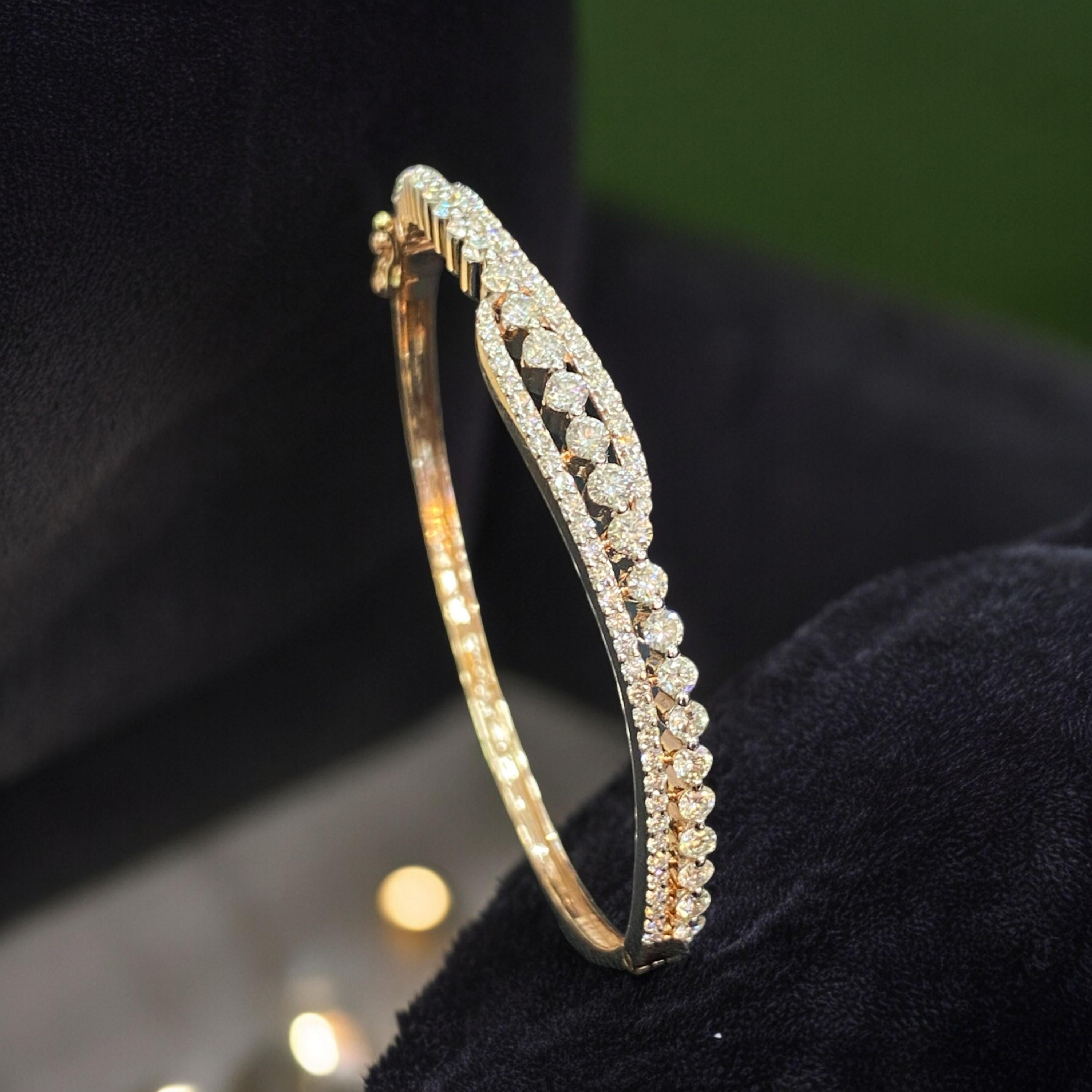 Contemporary Elegant 2.60 Carats Round Brilliant Cut F/VS1 Diamonds Bracelet in 14K Rose Gold For Sale