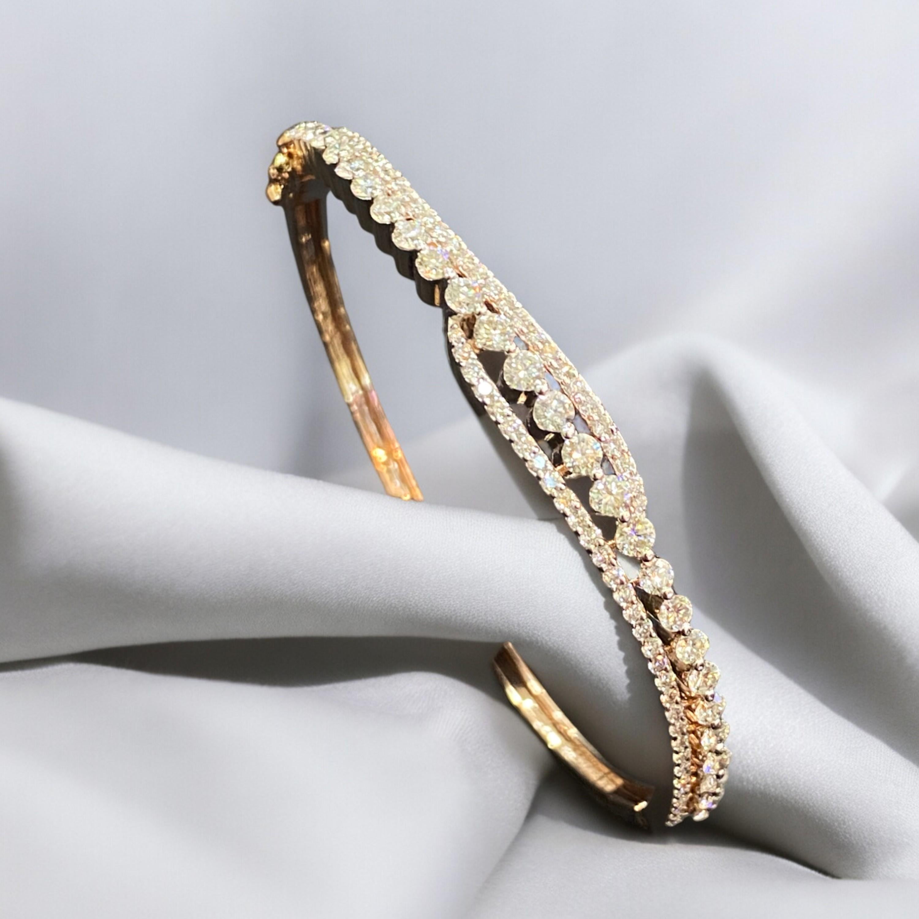 Round Cut Elegant 2.60 Carats Round Brilliant Cut F/VS1 Diamonds Bracelet in 14K Rose Gold For Sale