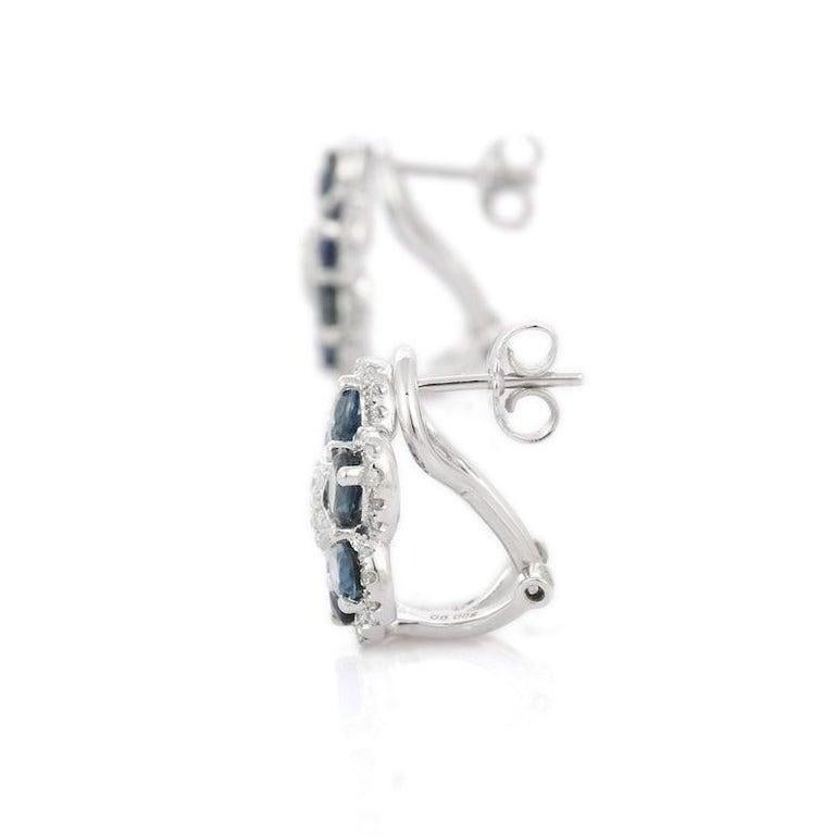 Donna Eleg Eleg Orecchini a perno con diamante e zaffiro blu da 2,81 CTW in oro bianco 14k in vendita
