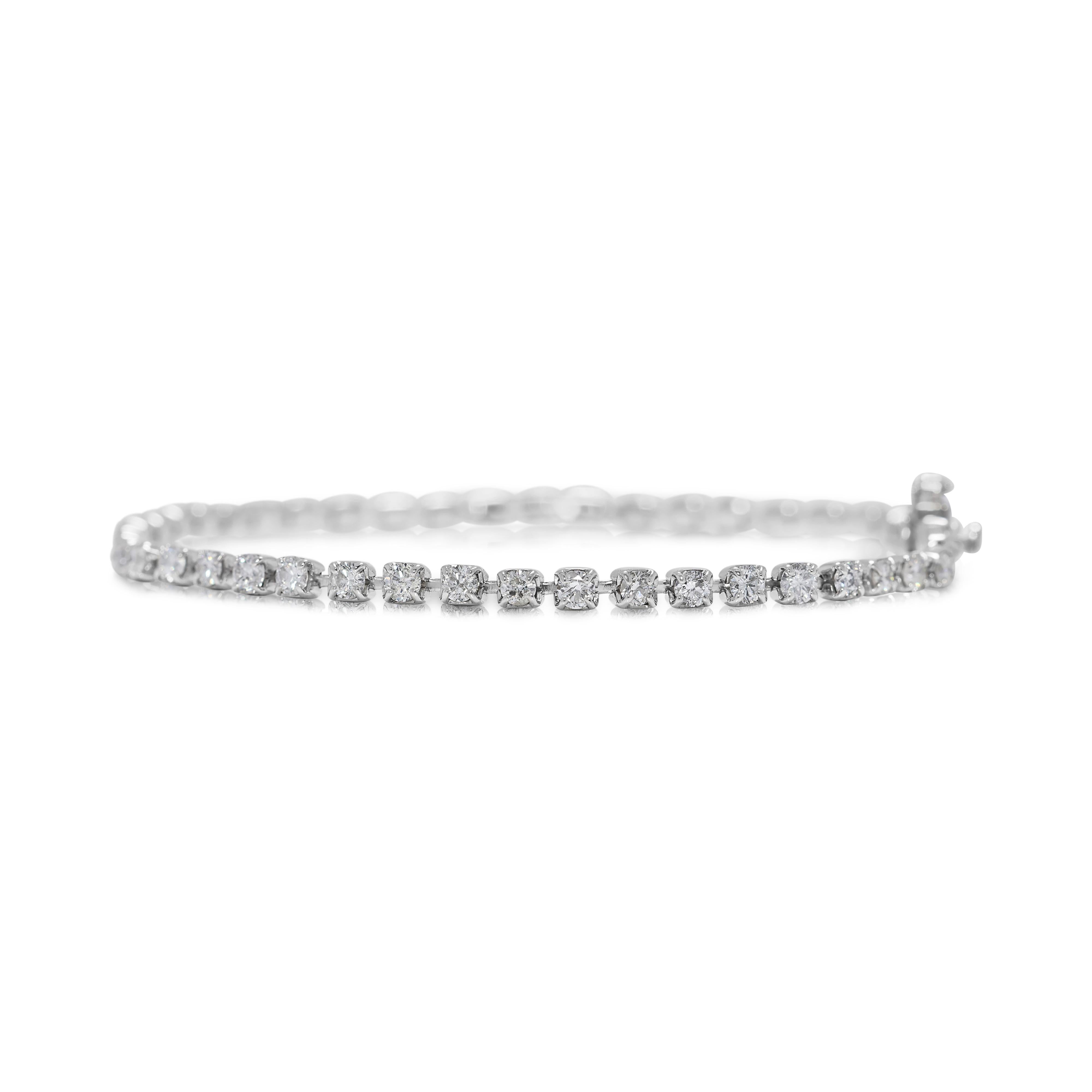 Taille ronde Elegant bracelet de 2ct de diamants Natural Elegance en platine en vente
