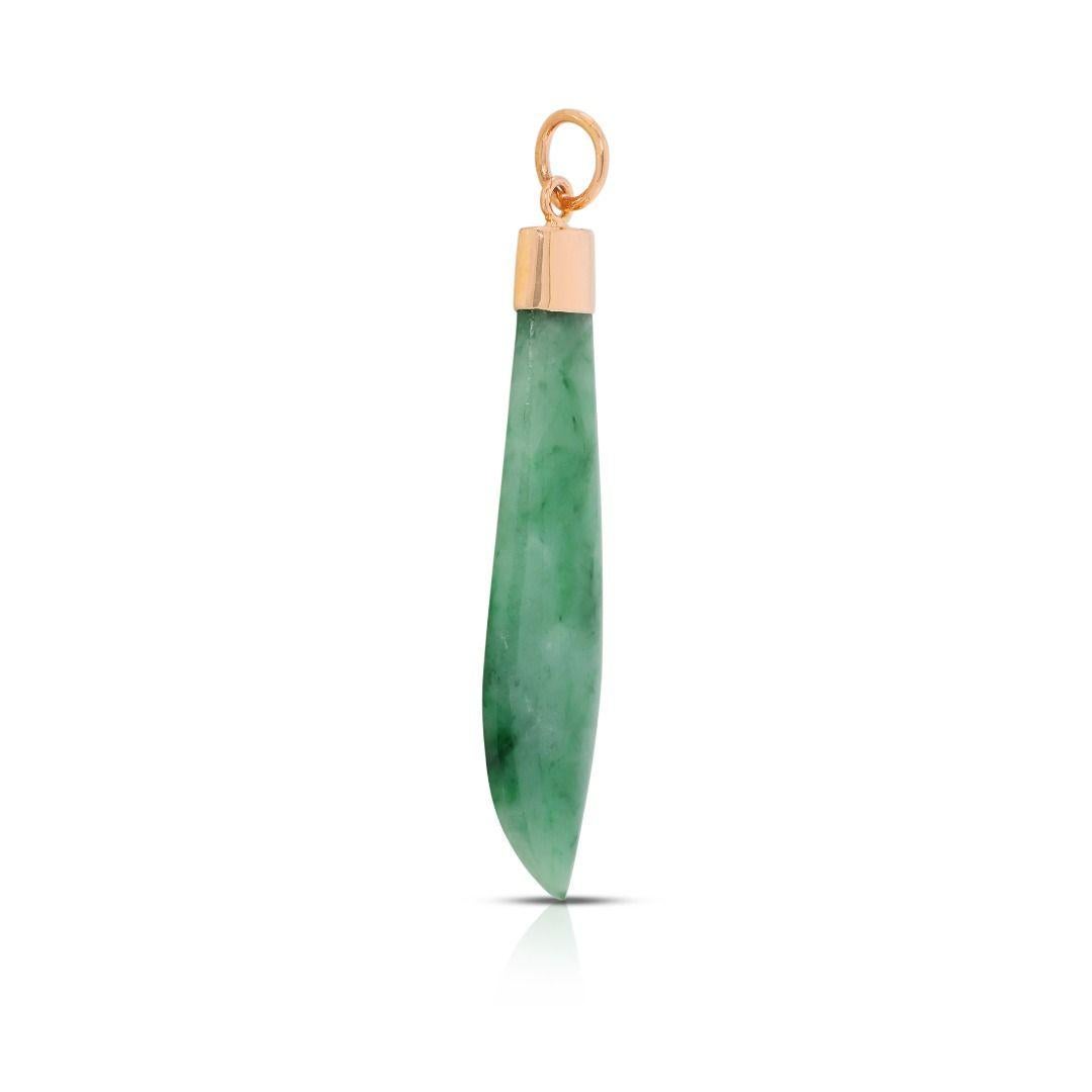Non taillé Elegant 2grams Jade Pendant in 20K Yellow Gold en vente