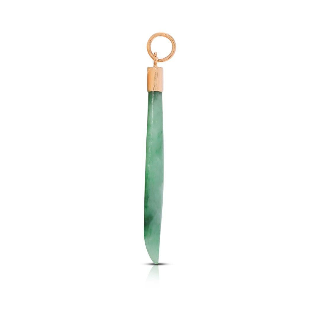Elegant 2grams Jade Pendant in 20K Yellow Gold Unisexe en vente