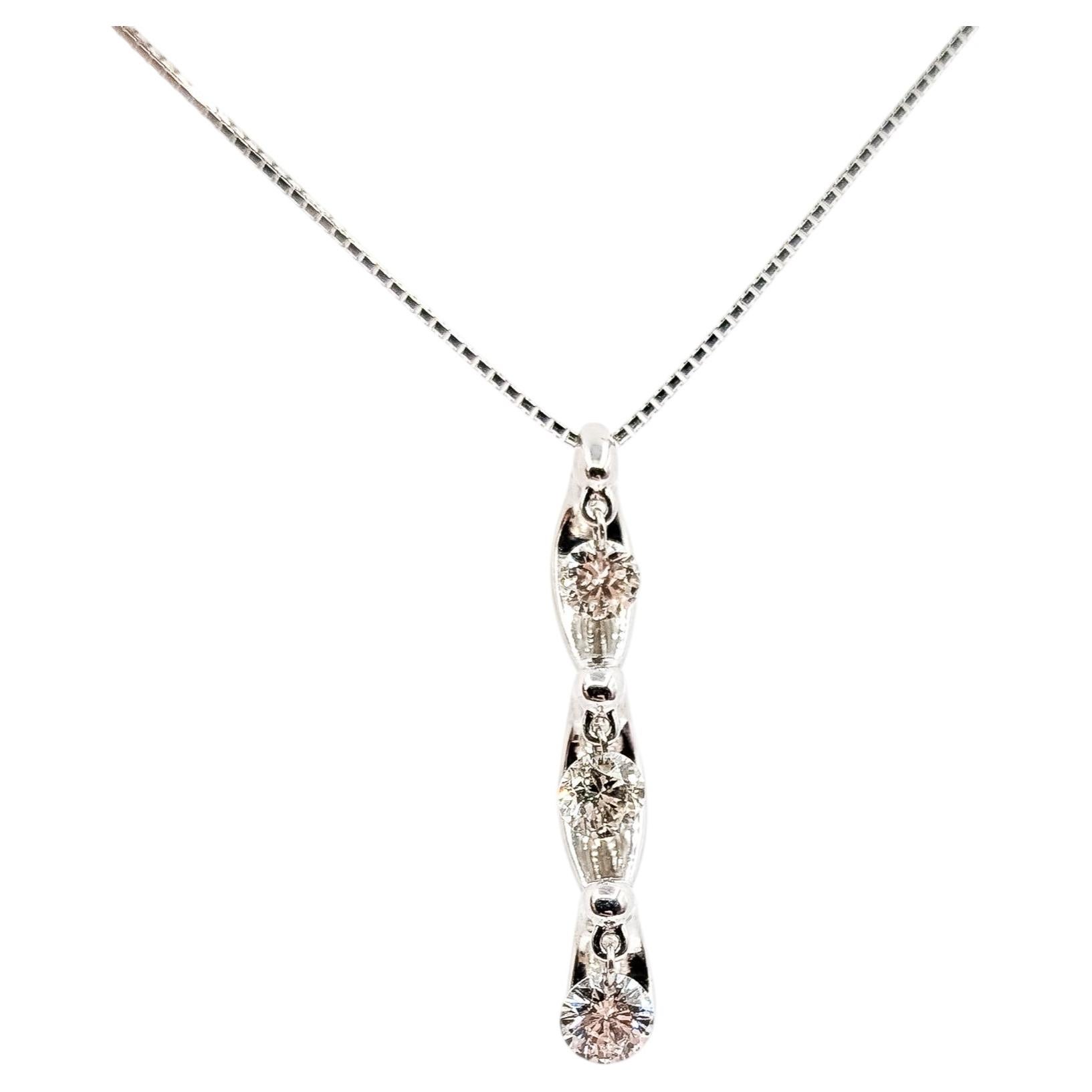 Elegant collier de gouttes de diamants à 3 stations en or blanc 18k