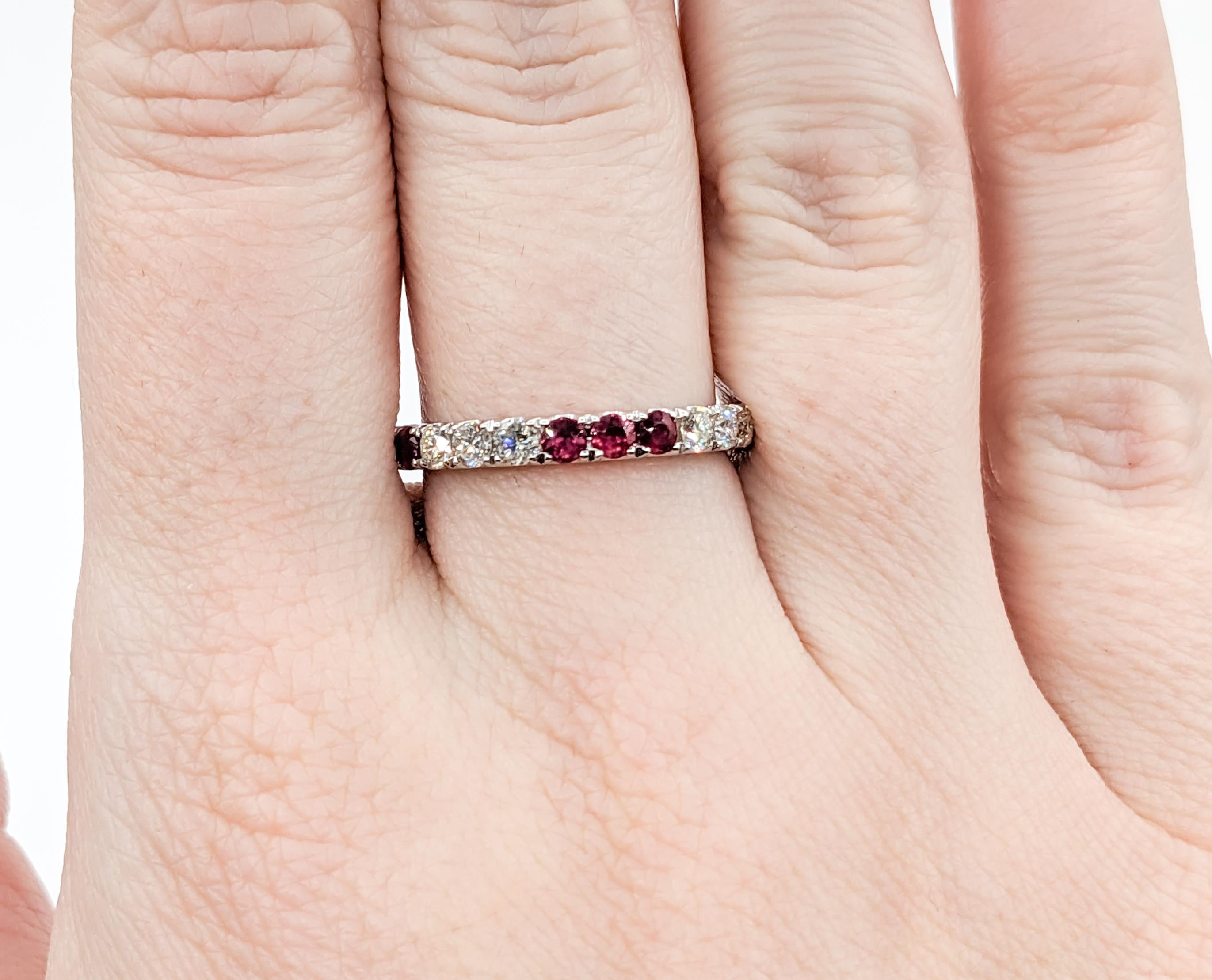 Contemporary Elegant 3-Stone Pattern Diamond & Ruby Bridal Ring For Sale