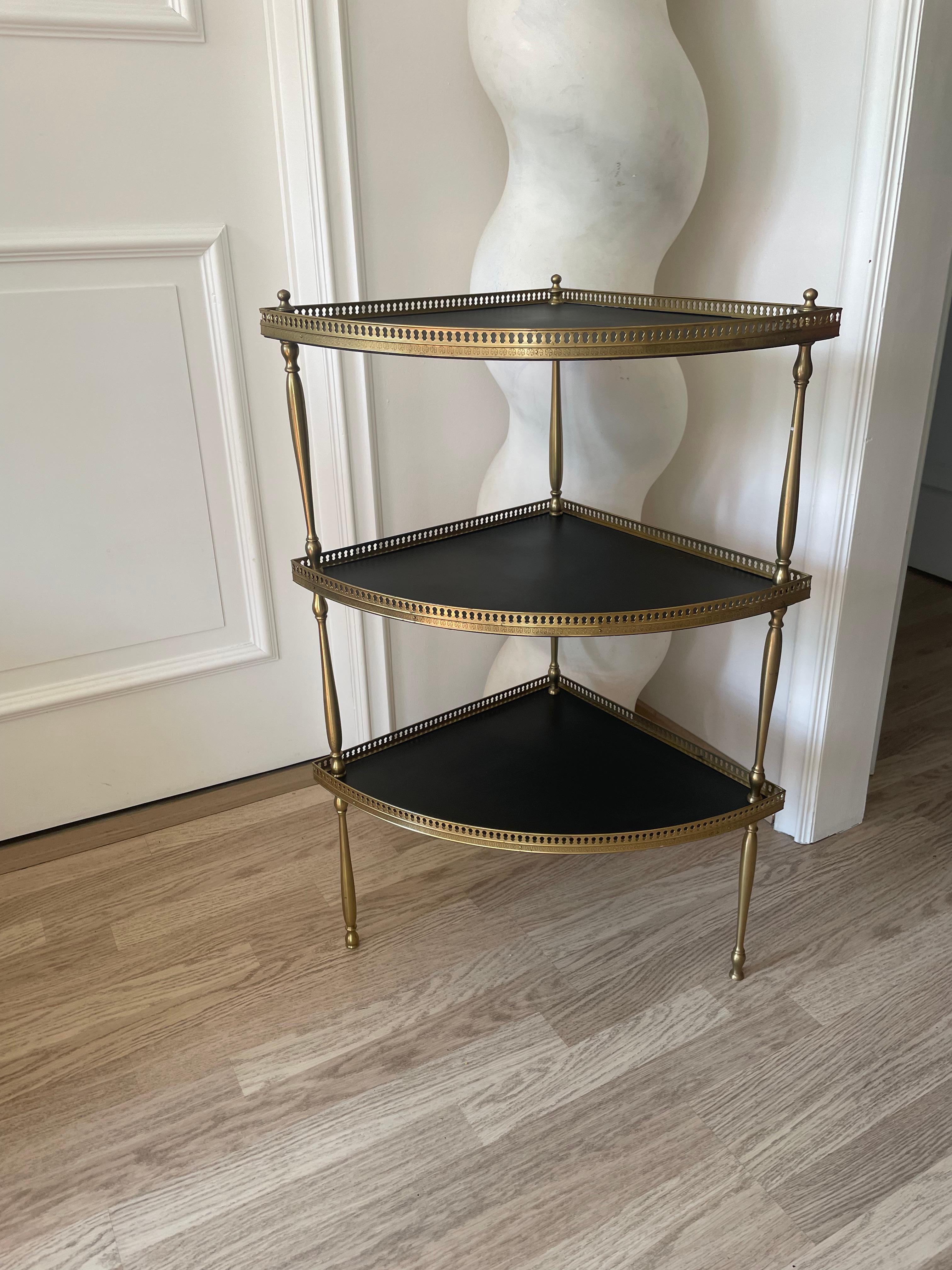 Eleganter Ecktisch im Stil von Ludwig XVI., der Maison Jansen zugeschrieben wird. (Französisch)