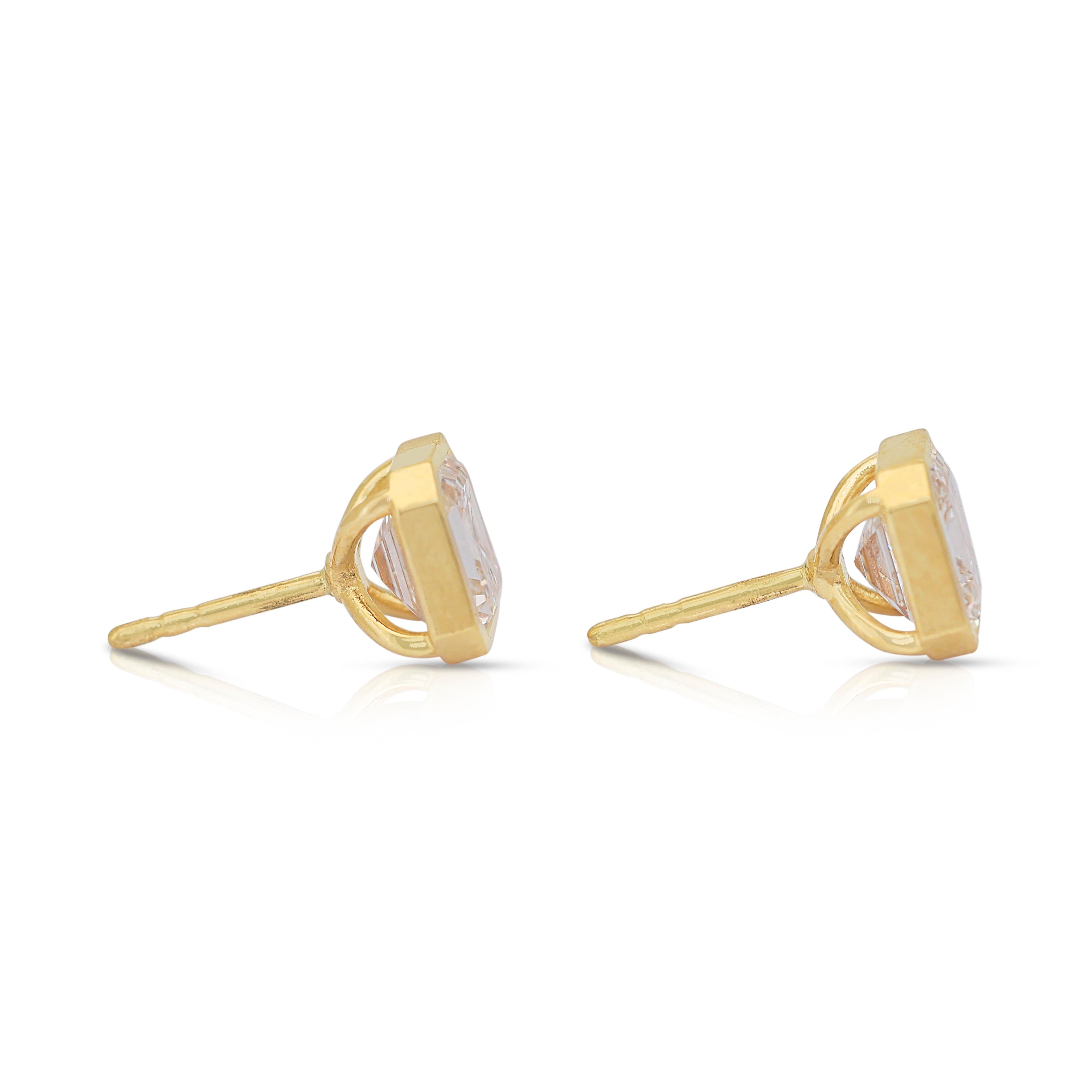Elegant 3.03ct Diamonds Stud Earrings in 18k Yellow Gold - IGI Certified In New Condition For Sale In רמת גן, IL