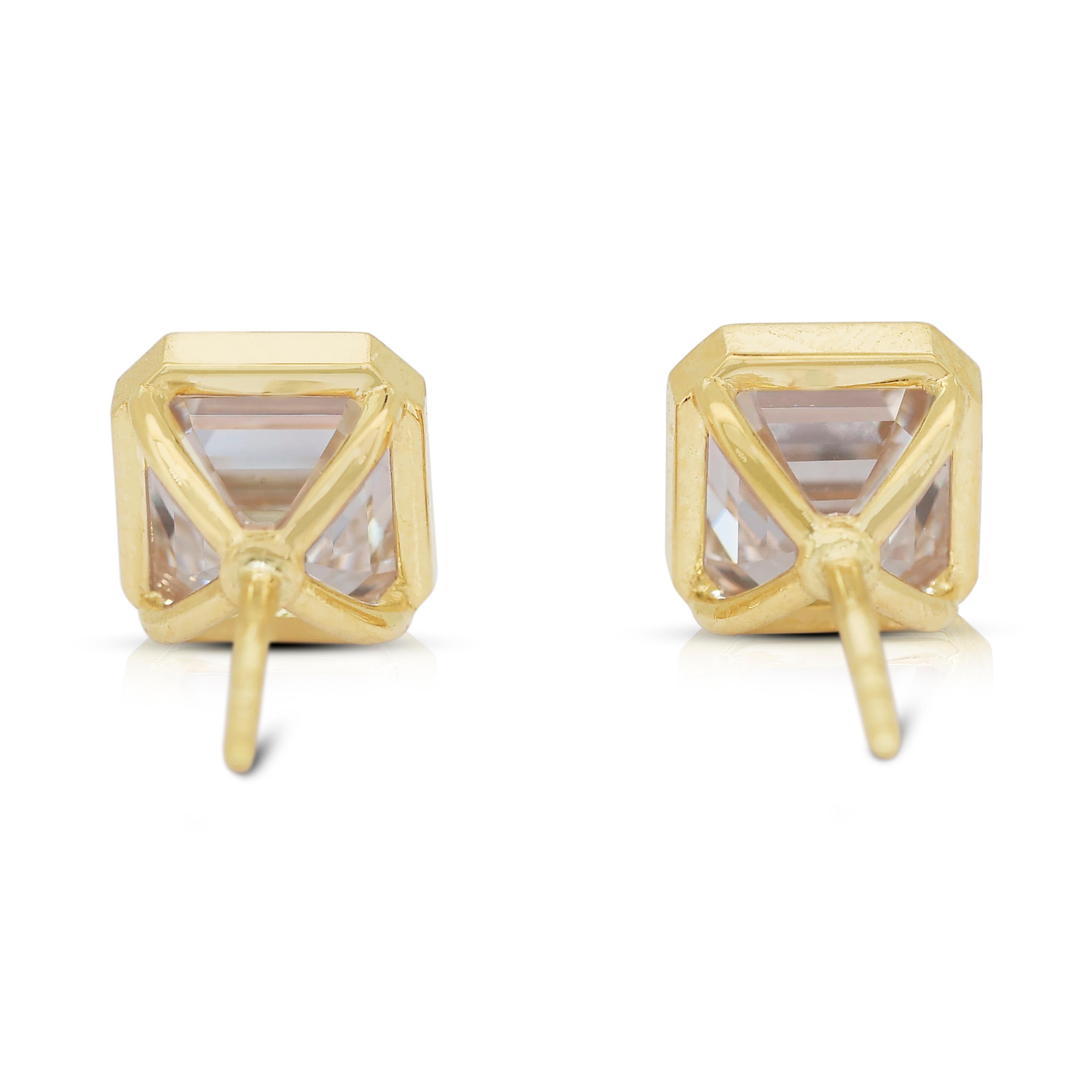 Elegant 3.03ct Diamonds Stud Earrings in 18k Yellow Gold - IGI Certified For Sale 2